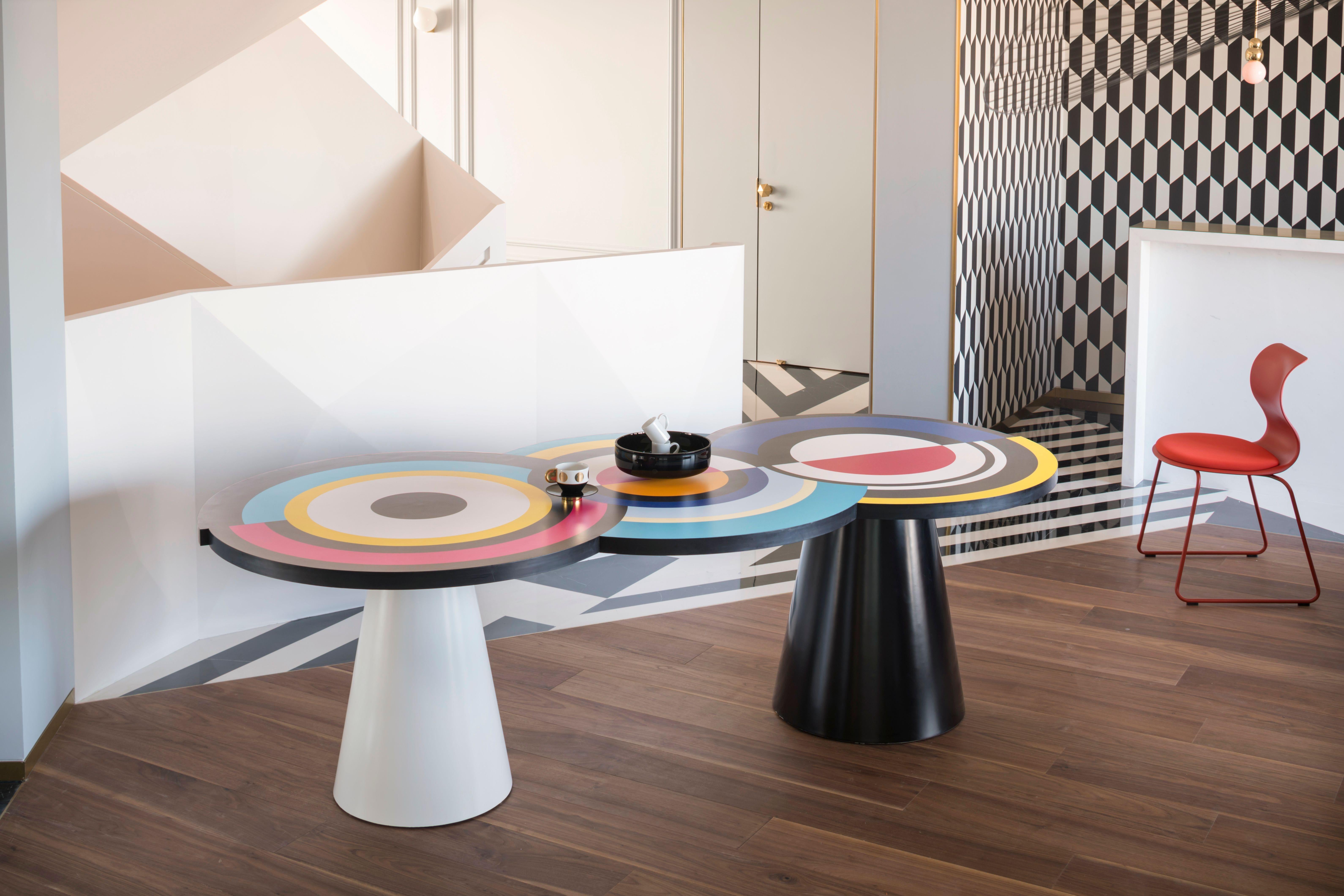 Homage to Delaunay dining table by Thomas Dariel, Maison Dada
Measures: W236 x D108 x H74 cm
Structure in MDF • Base painted in matte color finish
Printed laminate top
Sonia et Cætera pays homage to the famous French painter Sonia Delaunay, known