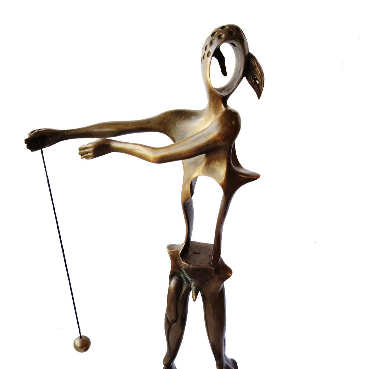 Hommage an Newton Figurative Skulpturen von Salvador Dalí 1981 (Postmoderne) im Angebot