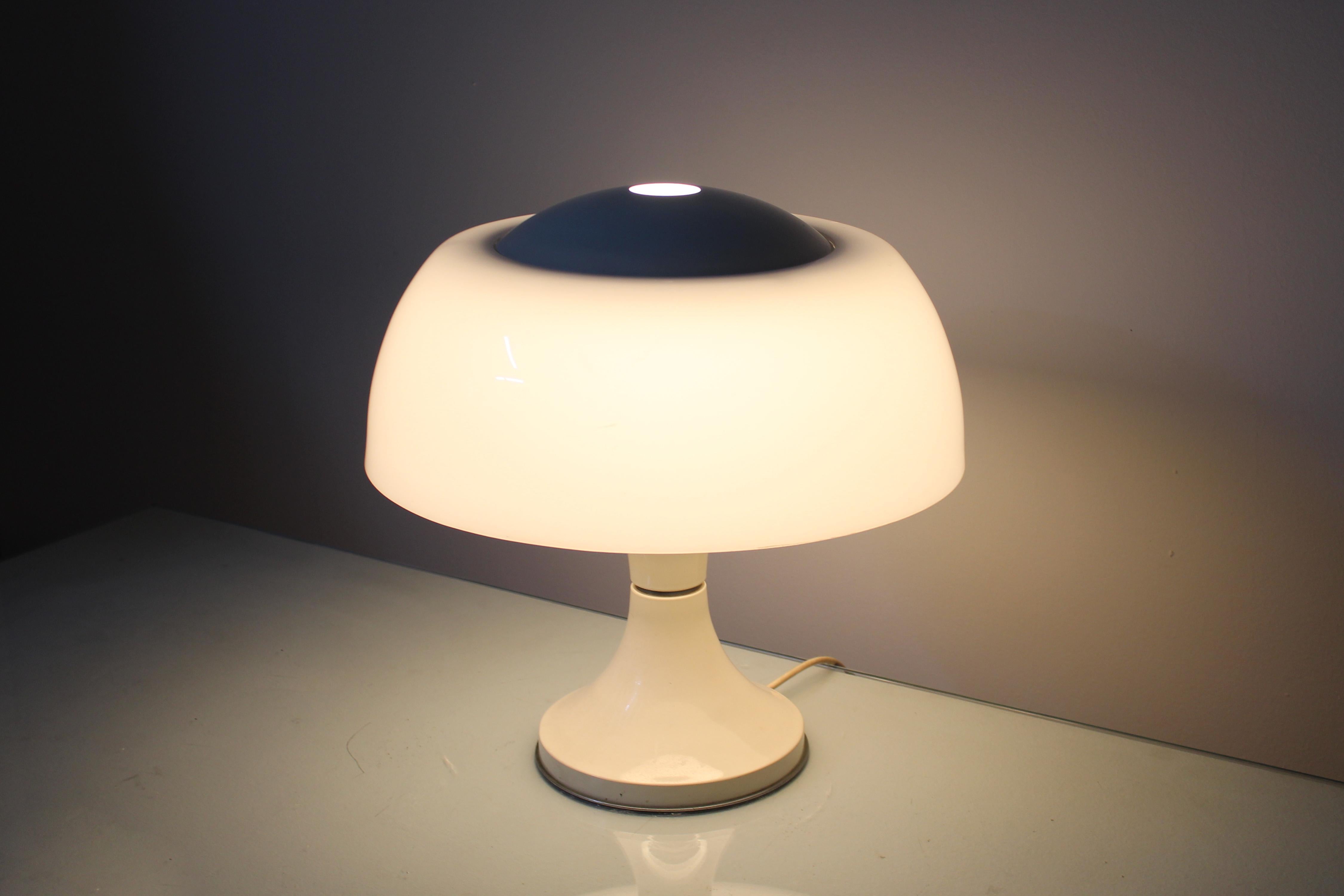 Lampe „Home“ von  Sciolari für Valenti Tischlampe aus Glas, Metall und Perspex, 1968 im Angebot 5