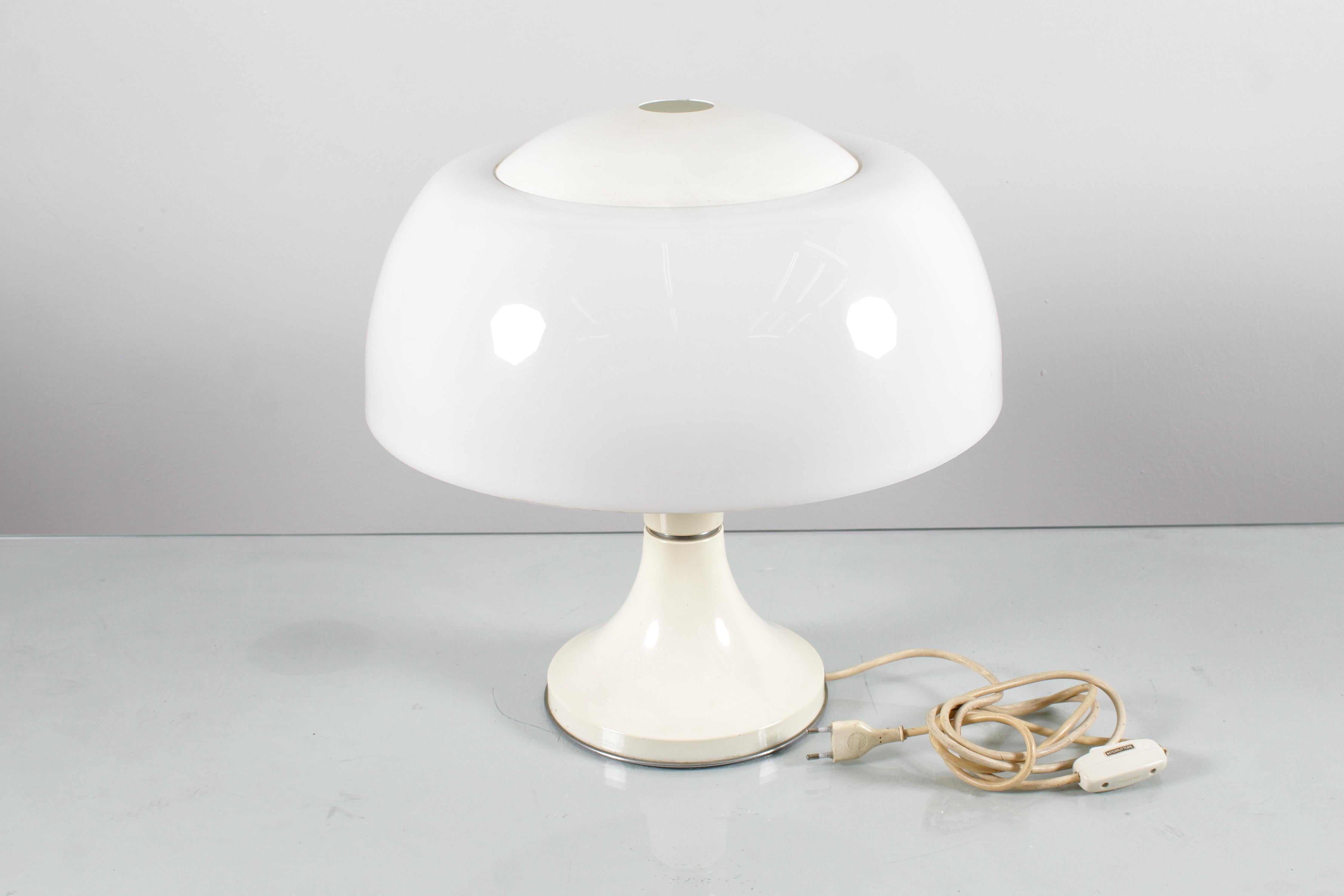 Lampe „Home“ von  Sciolari für Valenti Tischlampe aus Glas, Metall und Perspex, 1968 im Angebot 3