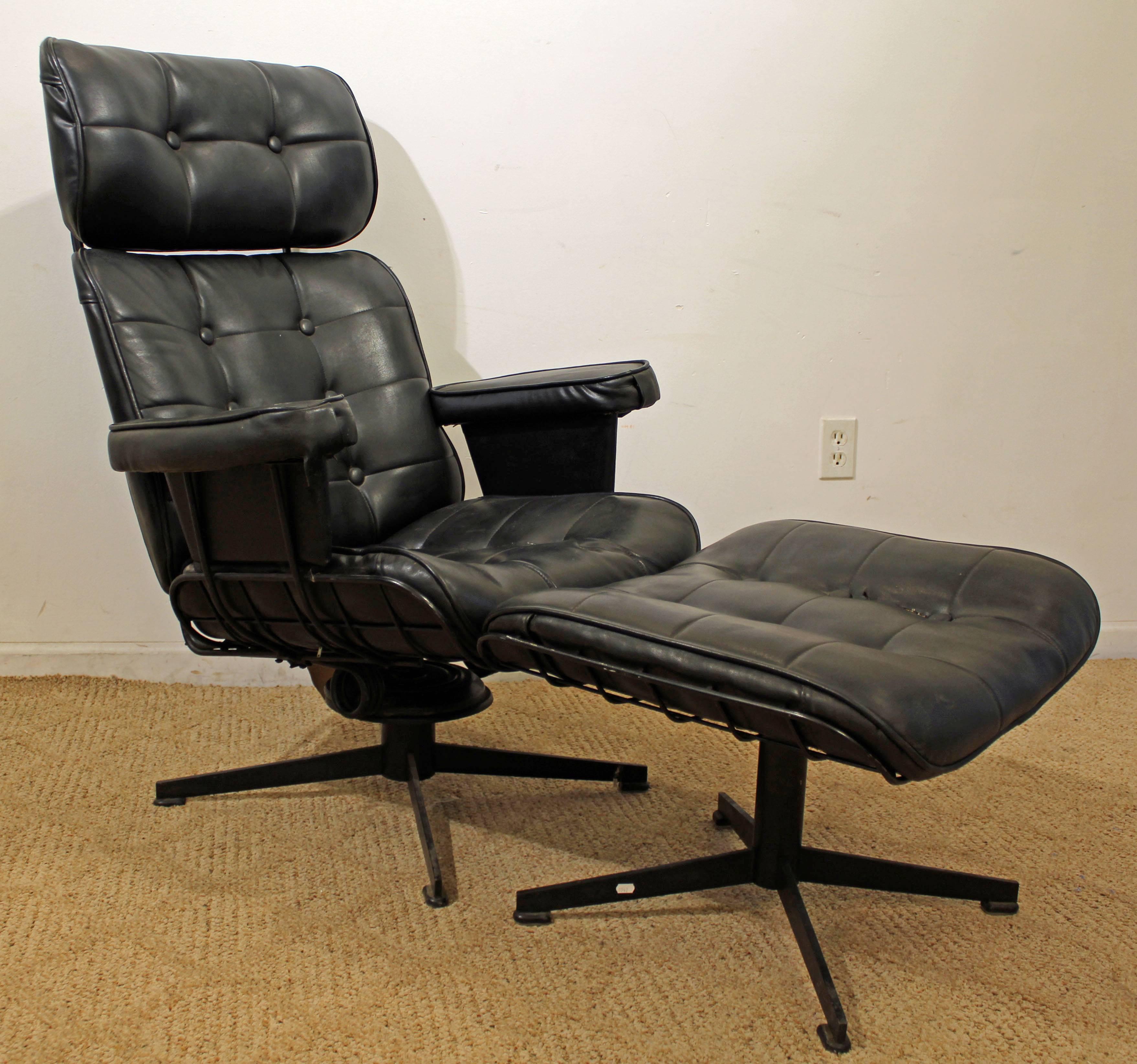 Offered is a Homecrest Bottemiller lounge chair B99T & Ottoman B610. The chair swivels and rocks. It is signed by Homecrest. 

Approximate dimensions:
Chair: 31