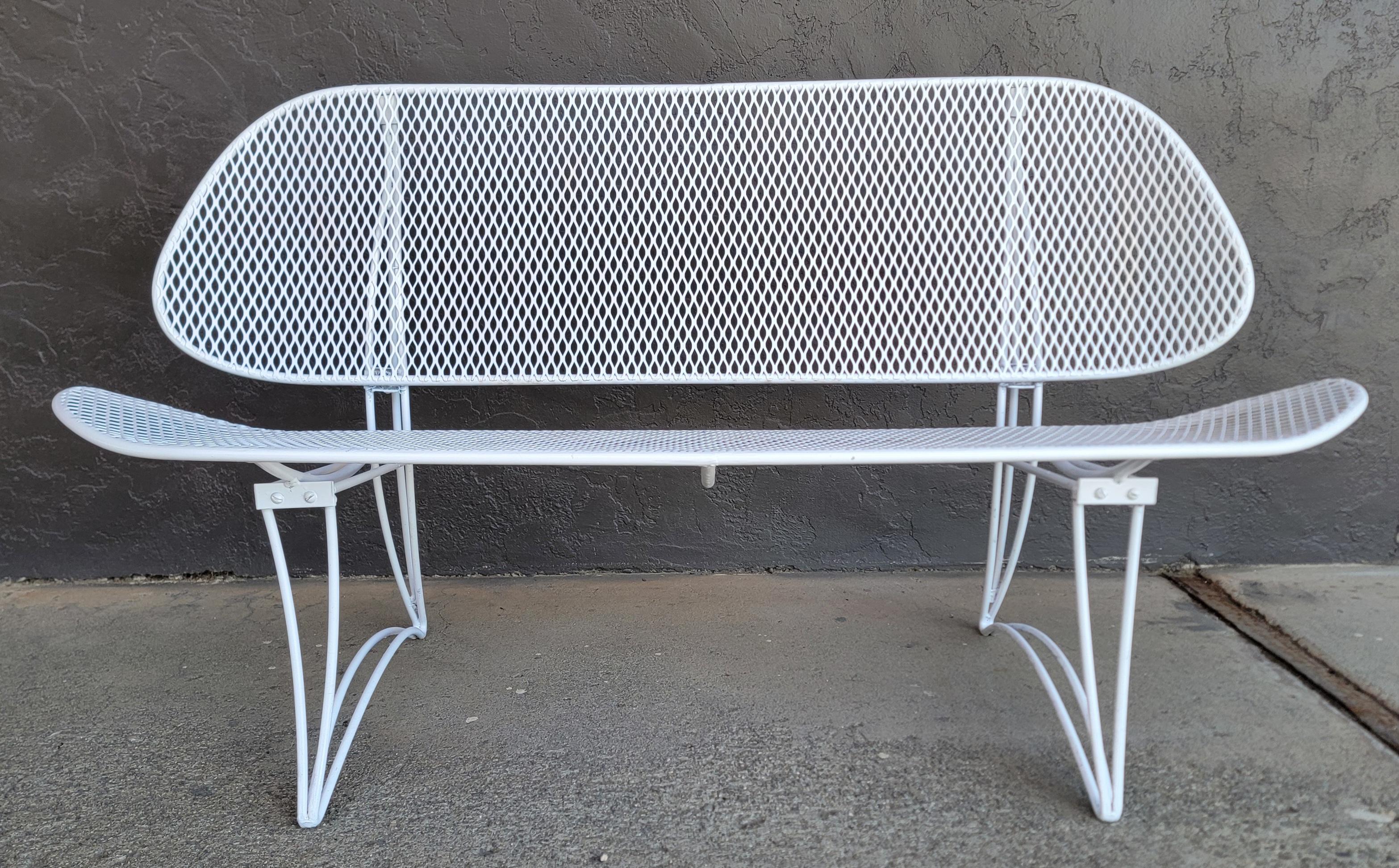 Banco de jardín de hierro y acero Homecrest Settee Moderno de mediados de siglo en venta