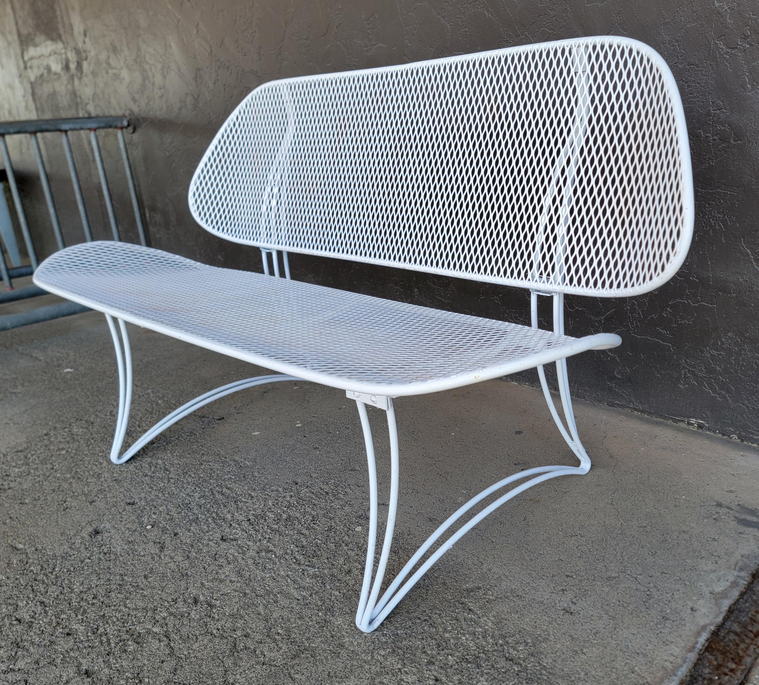 Banco de jardín de hierro y acero Homecrest Settee Estadounidense en venta
