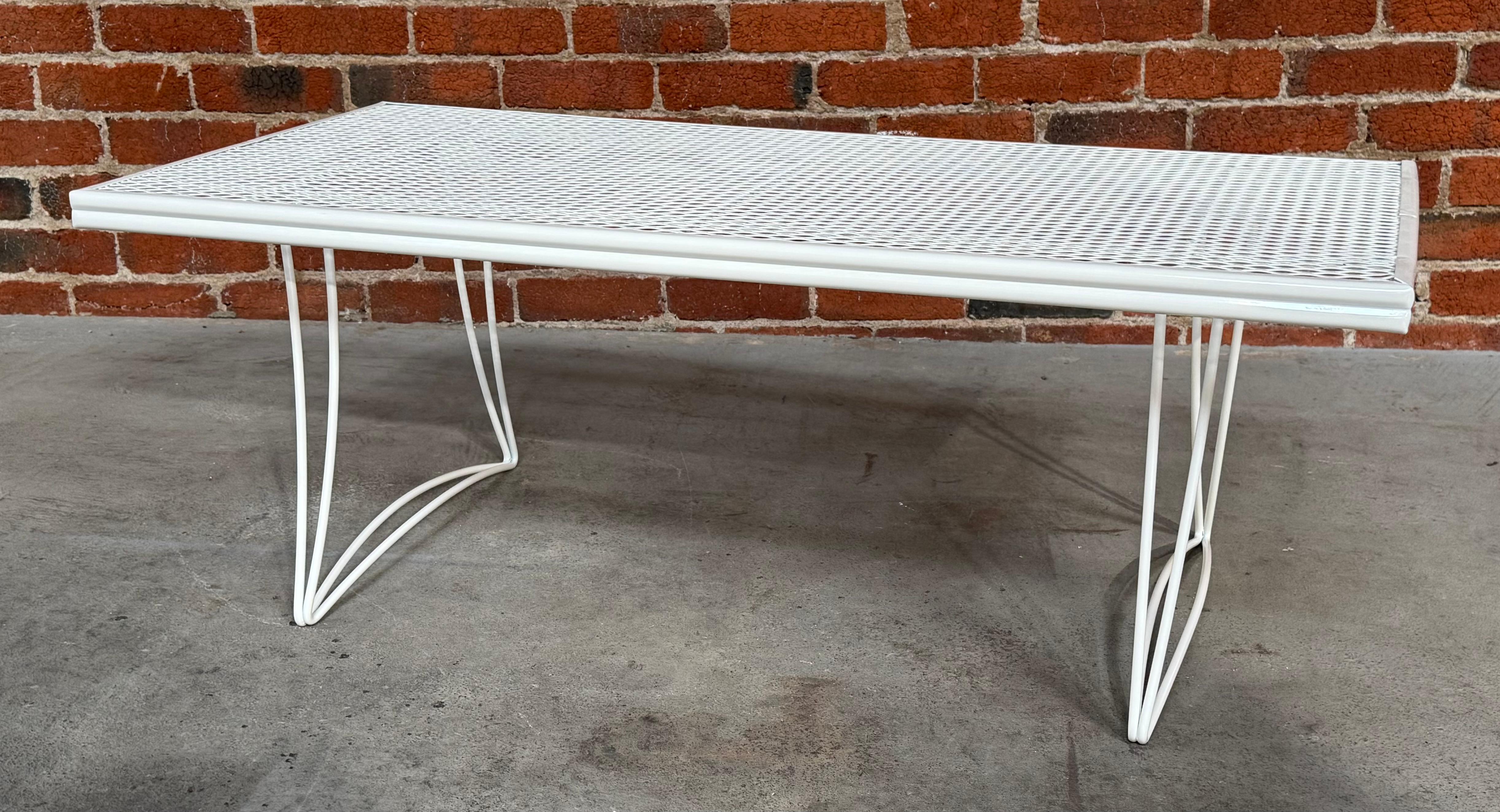 Homecrest Settee and Coffee Table Patio Furniture Set circa 1960s For Sale 5