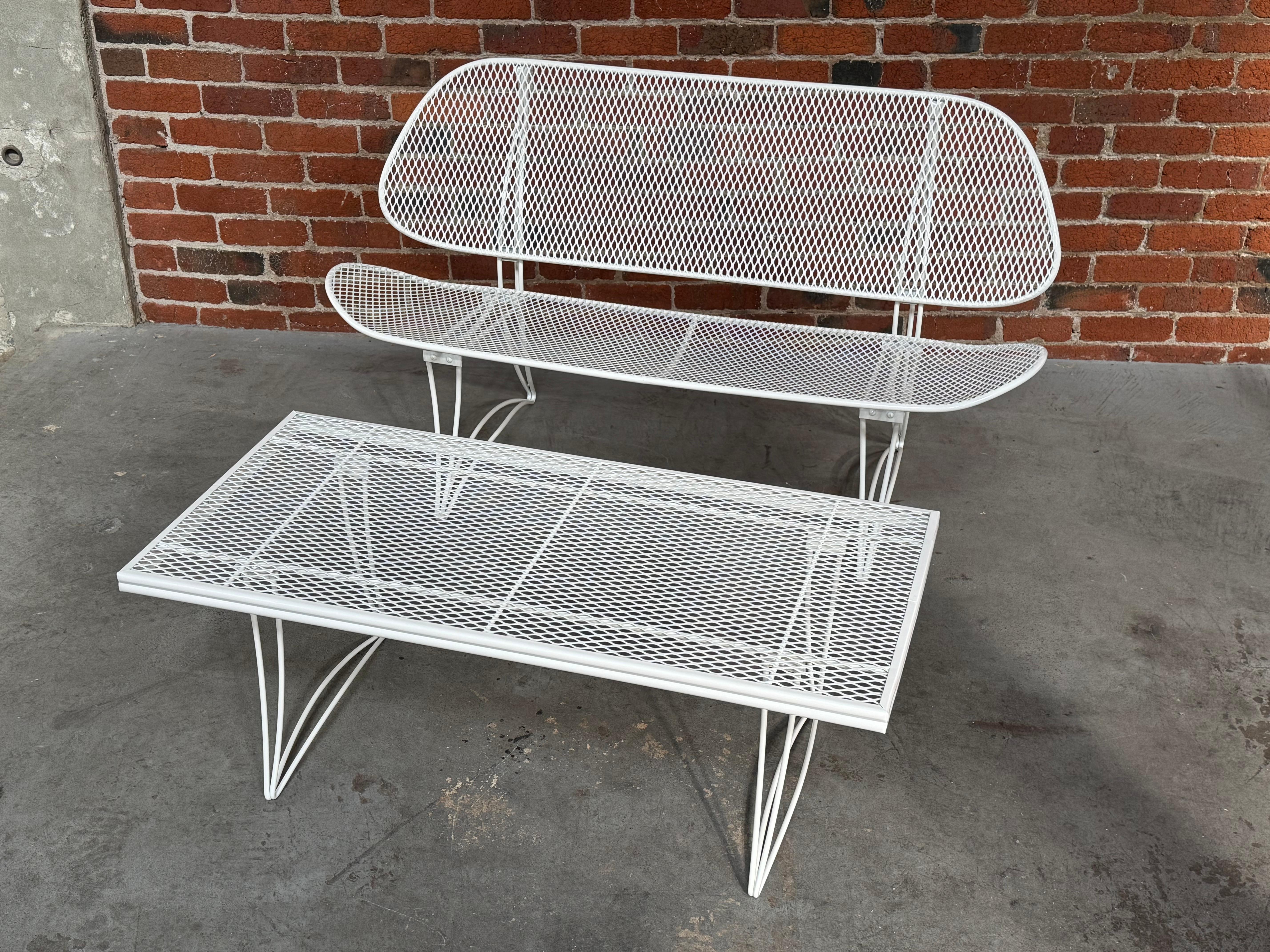 Mid-Century Modern Homecrest Settee and Coffee Table Patio Furniture Set circa 1960s For Sale