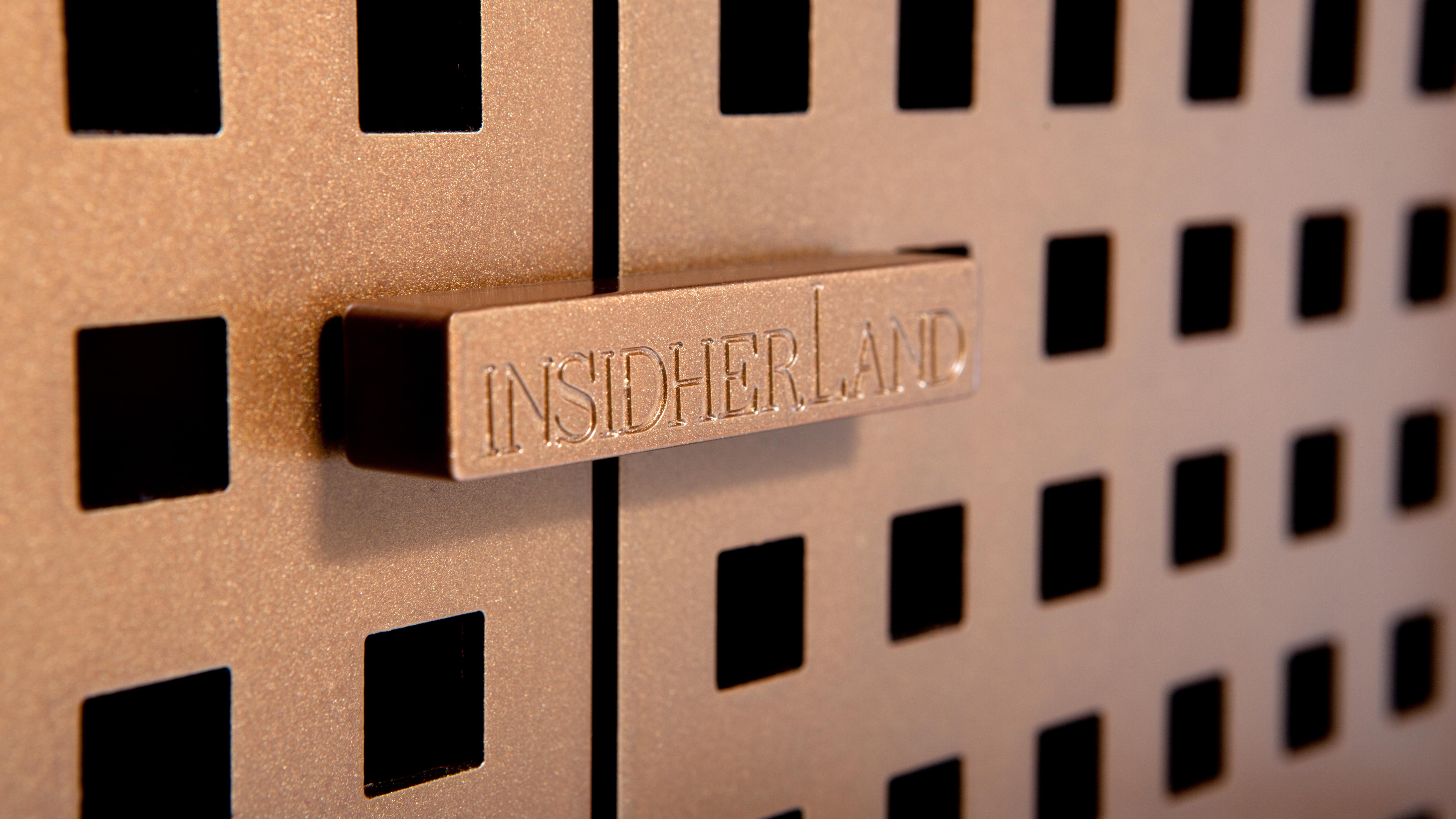 Homeland Sideboard von InsidherLand (Holz) im Angebot