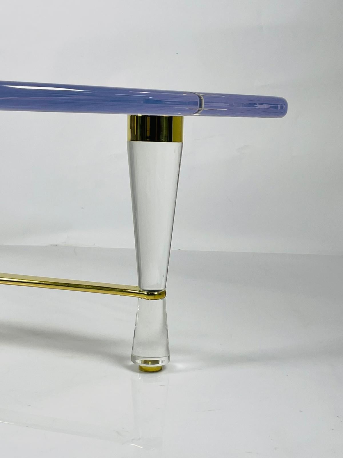 Table basse Homenaje en lucite et laiton d'Amparo Calderon Tapia, n° 1/100 en vente 4