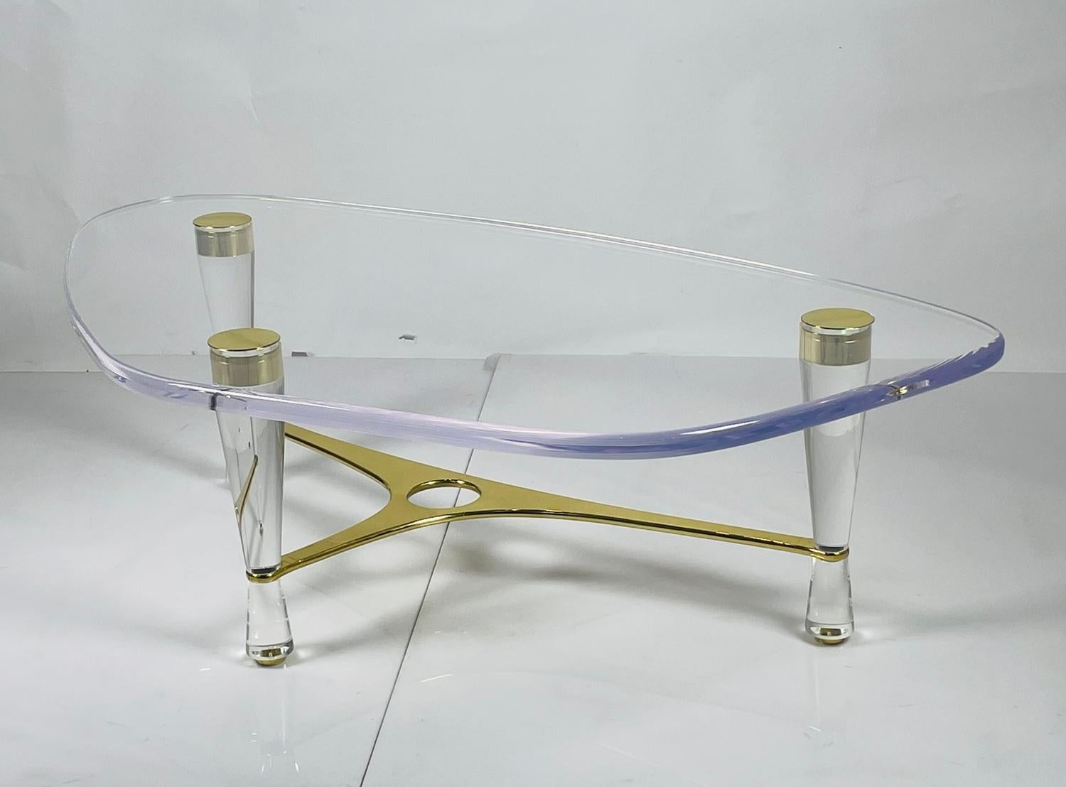 Mid-Century Modern Table basse Homenaje en lucite et laiton d'Amparo Calderon Tapia, n° 1/100 en vente