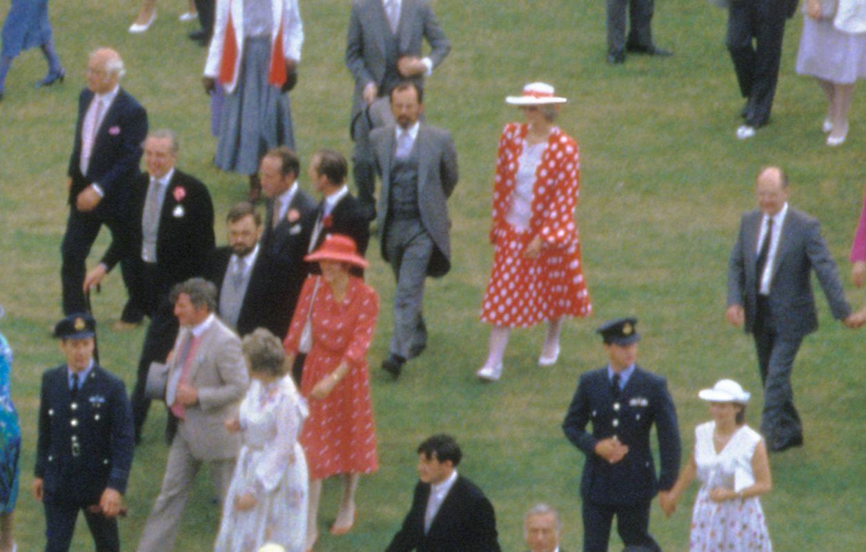 Buckingham Palace Garden Party England - oversized signed limited edition print - Photograph by Homer Sykes 