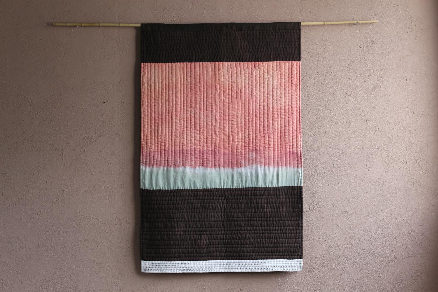 Title : hommage ?
Japan / 2022s
Size : W 1000 H 1500 mm

A tribute to the respected potter, Lucie Rie.
This quilt is made with french linen.
Hand quilted with Japanese sashiko thread.
Hand dyed with madder, logwood, green leaf, and tingi (A
