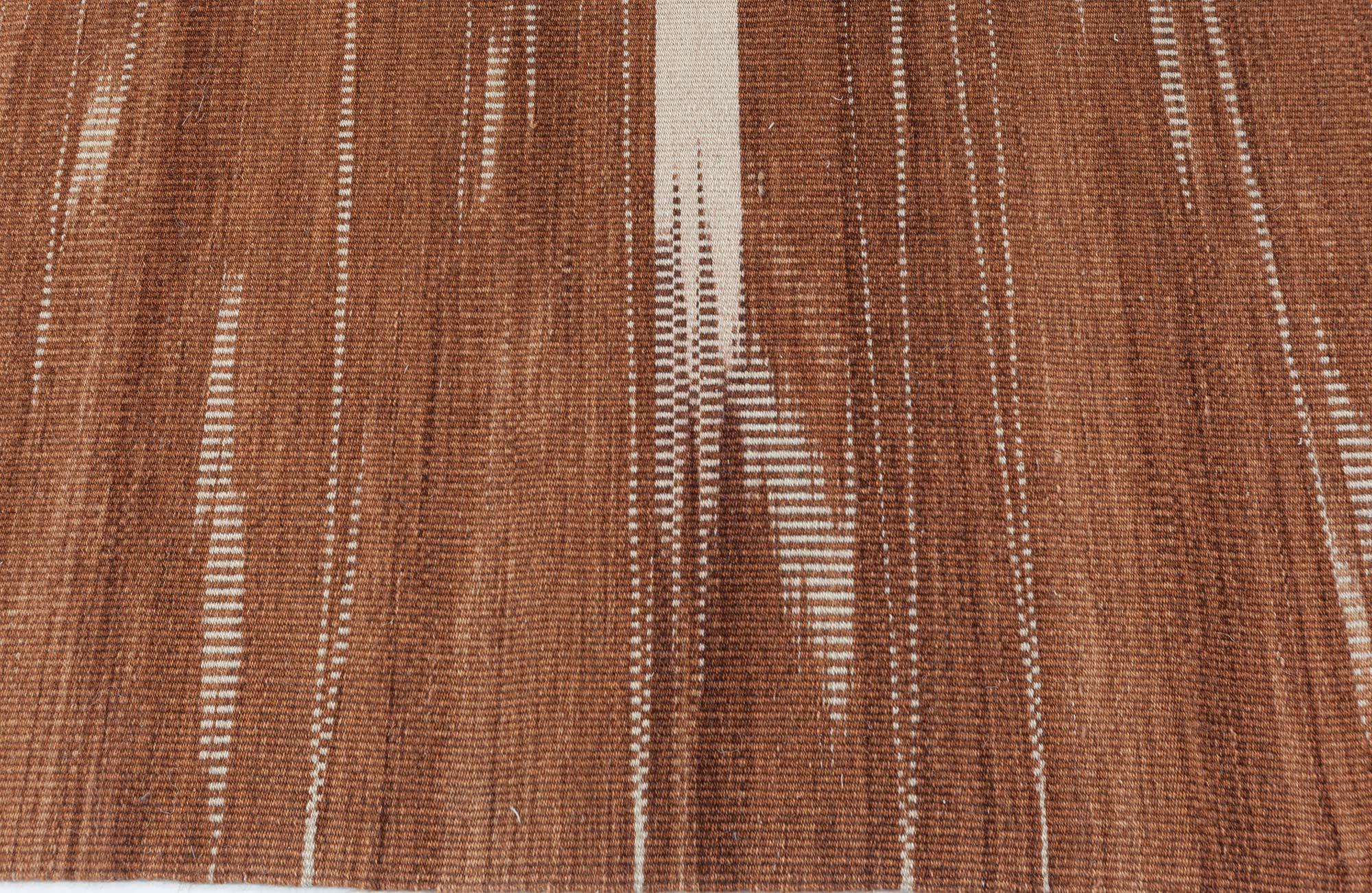 Honaz, Turkish Modern Kilim rug by Doris Leslie Blau.
Size: 10'2