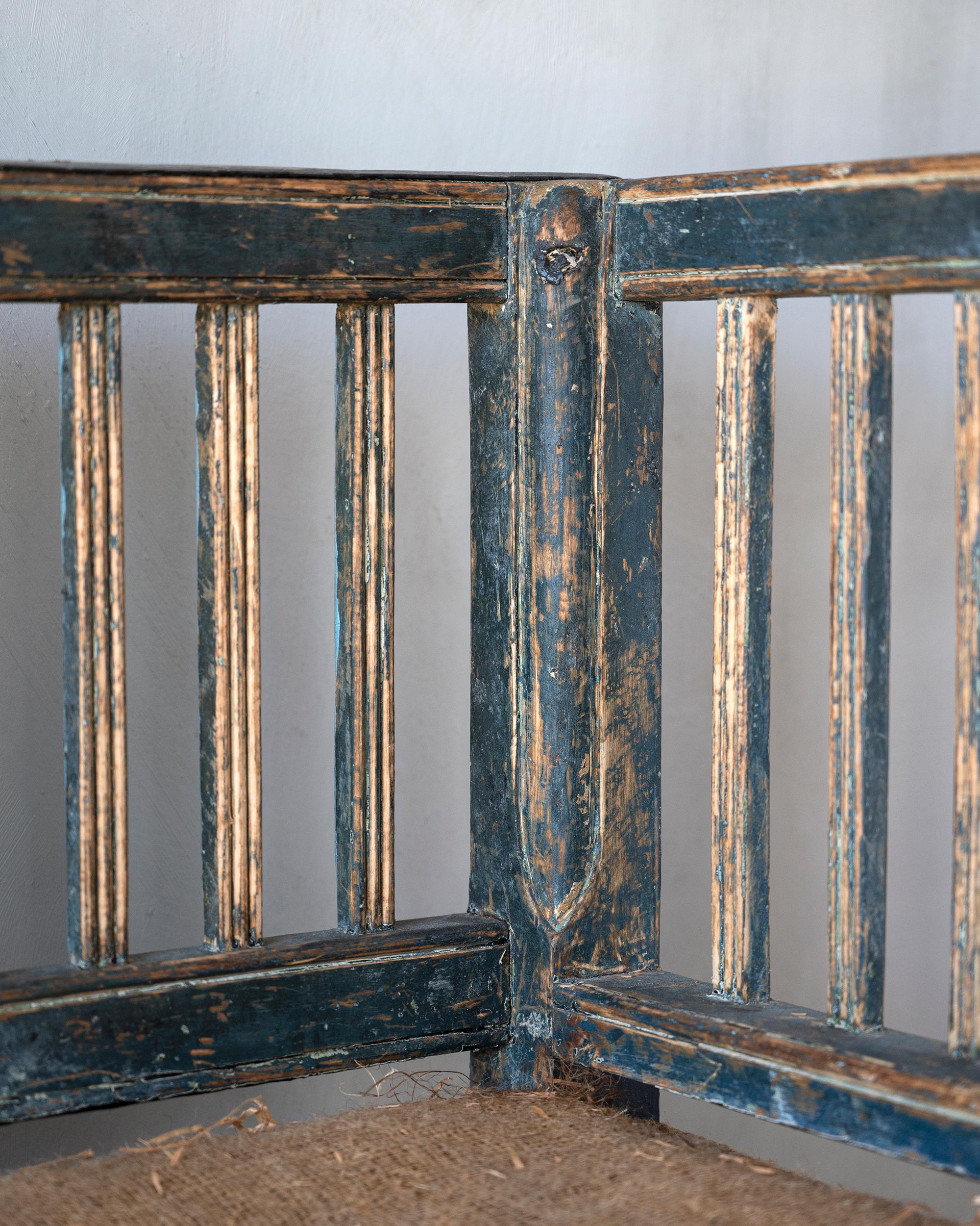 Ehrliches Gustavianisches Sofa aus dem 19. (Kiefernholz) im Angebot