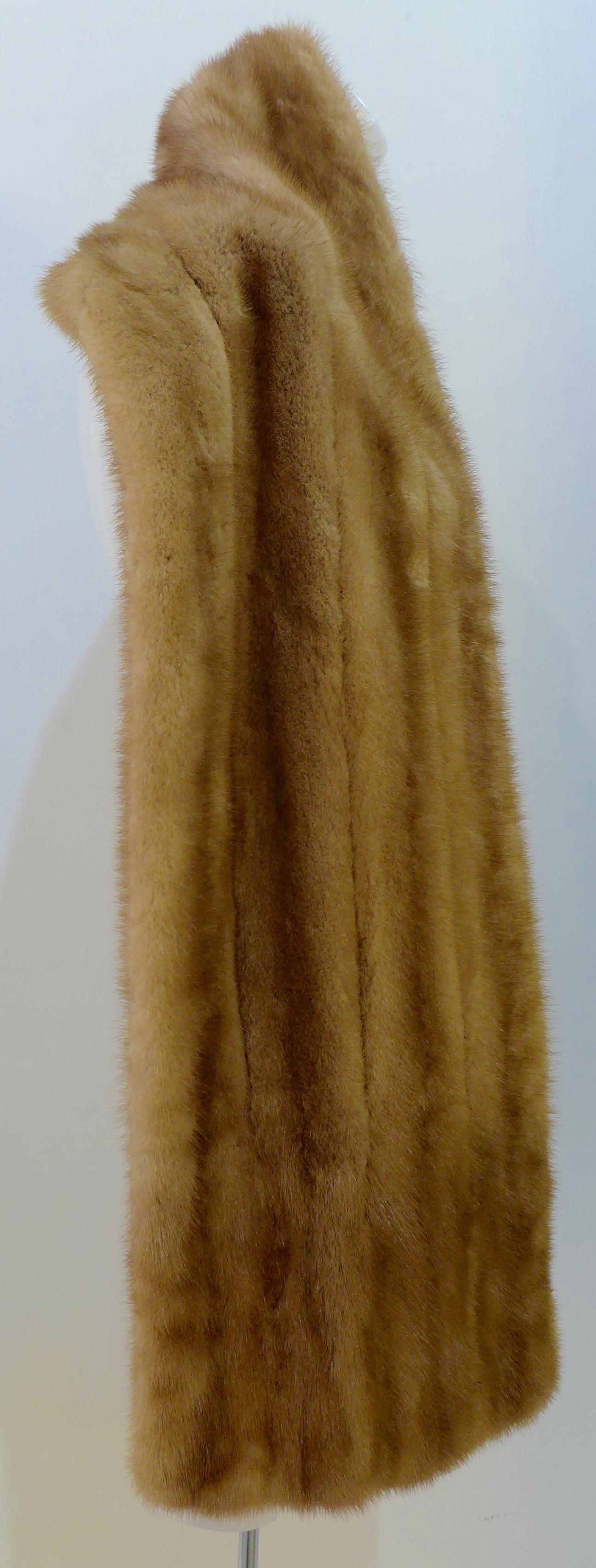 Honey Blonde Mink Wrap In Good Condition For Sale In Los Angeles, CA