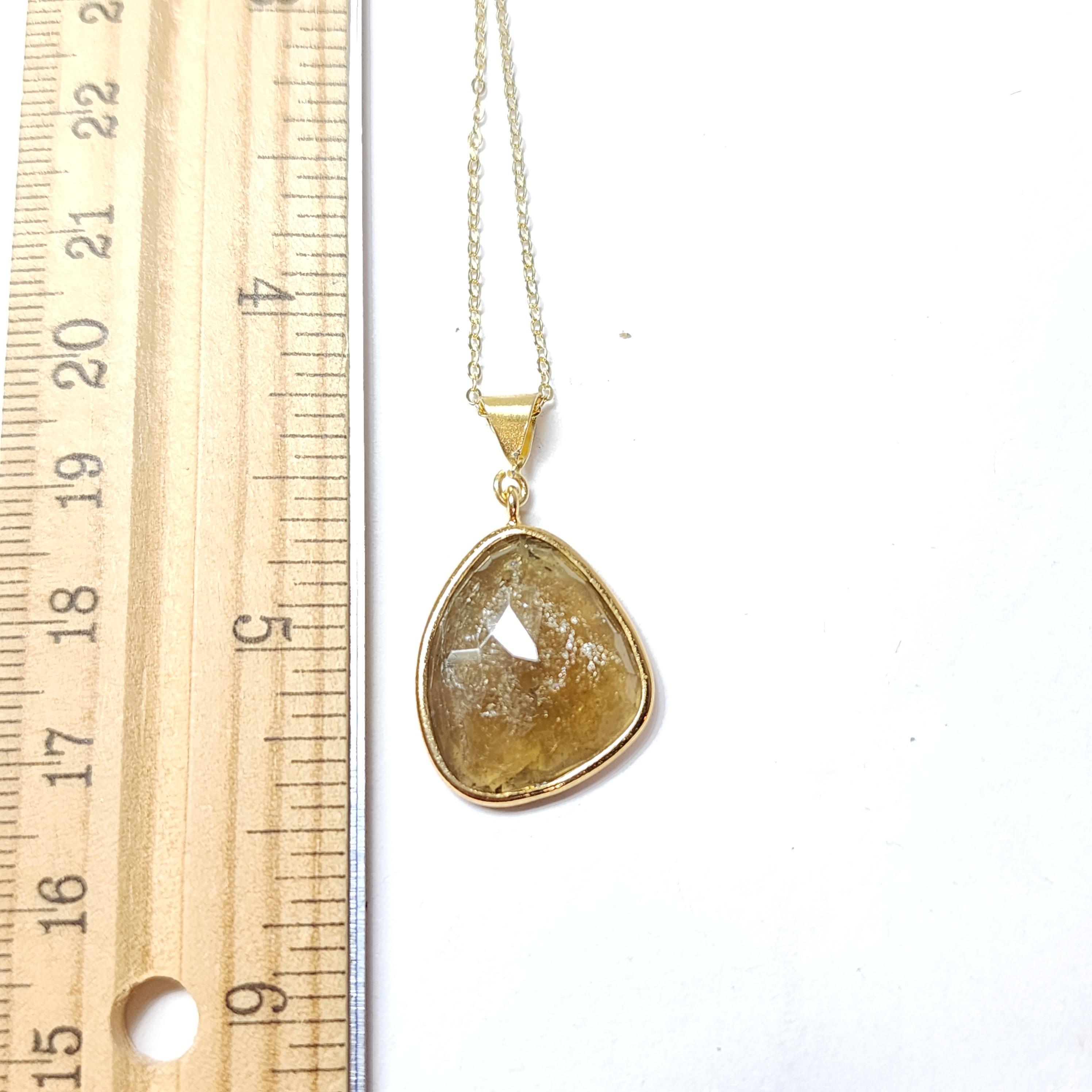 Arts and Crafts Ciondolo a fette con tormalina marrone miele A. Silver placcato oro giallo in vendita