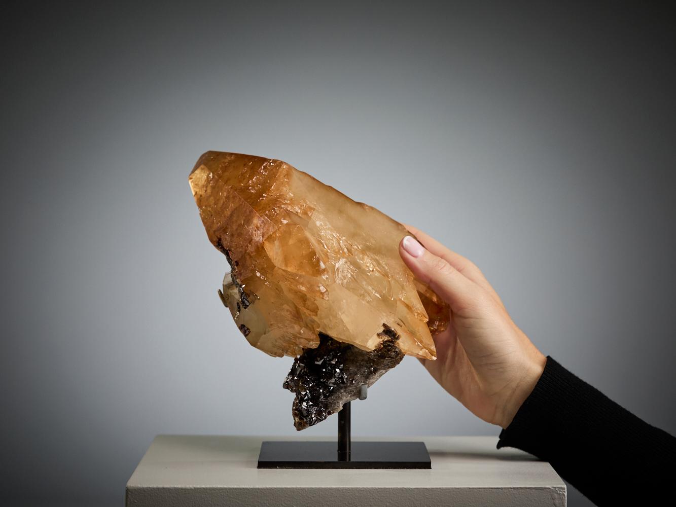 Honey Calcite with Sphalerite (18. Jahrhundert und früher) im Angebot