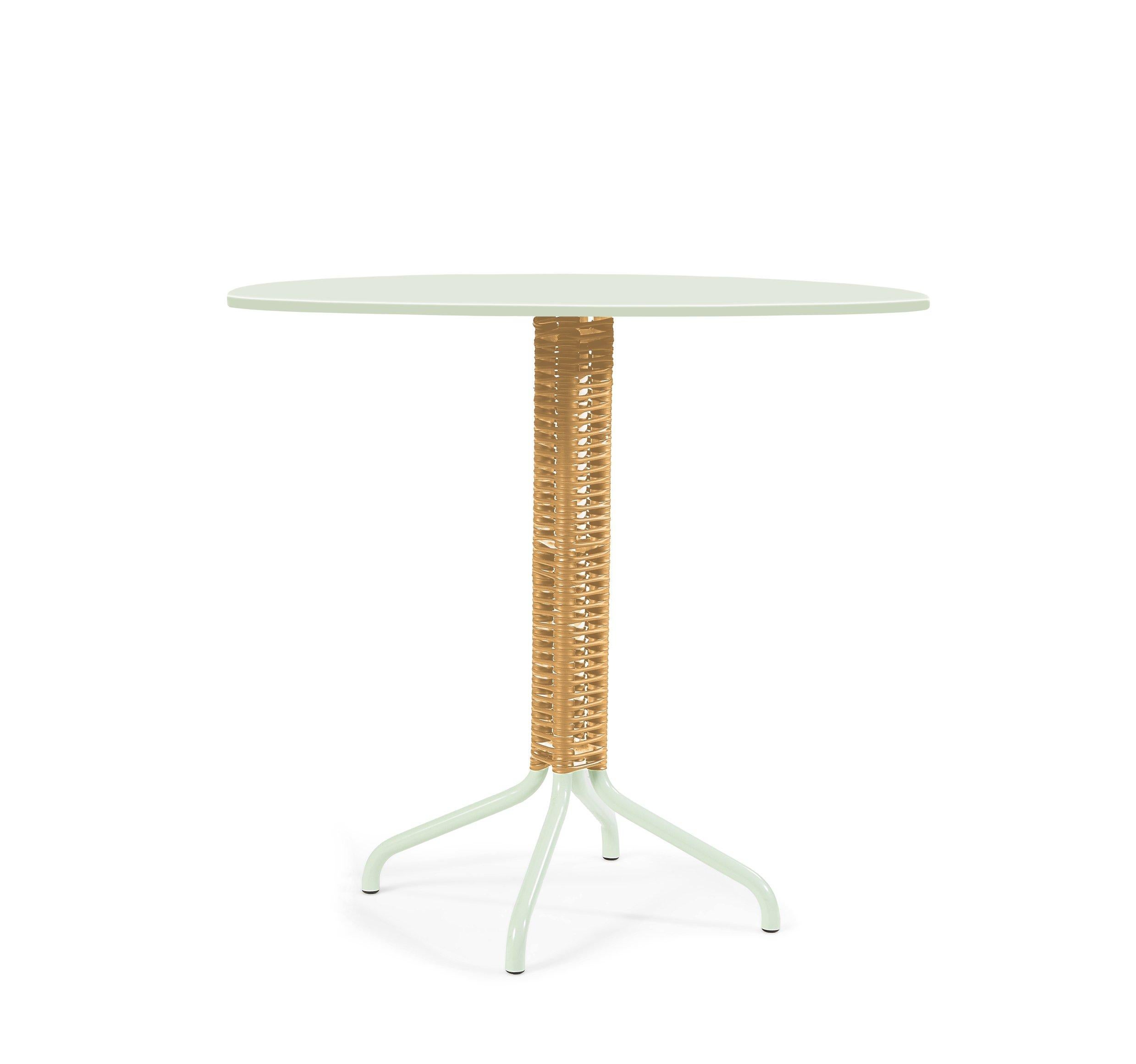 Honey bistro table by Sebastian Herkner
Dimensions: 60 x 73 x 60 cm
Materials: Steel

The popular cielo collection of chairs, loungers and lounge chairs, designed by Sebastian Herkner, is once again expanding: the elegant bistro table stands on