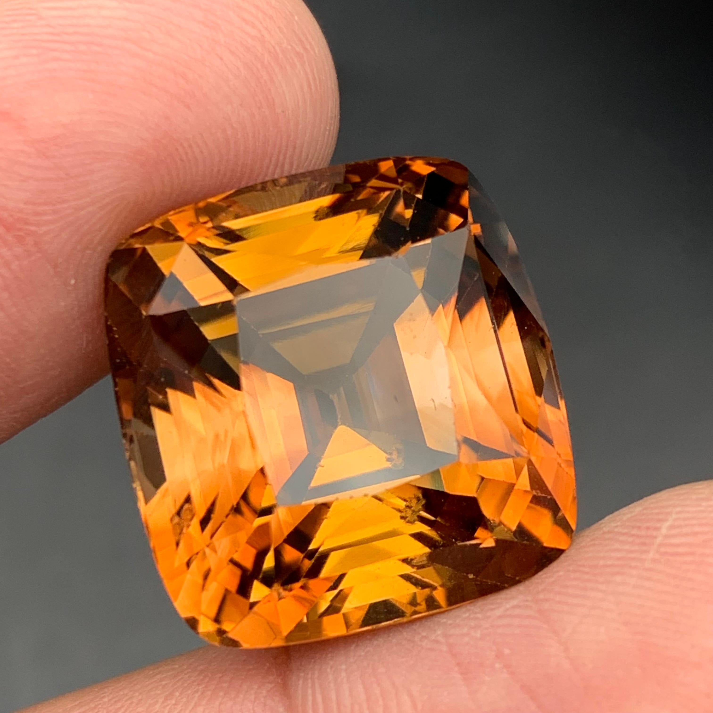 Colgante Topacio Natural Dorado Miel Gema Suelta 56.75 Ct Corte Cojín Antiguo Contemporáneo