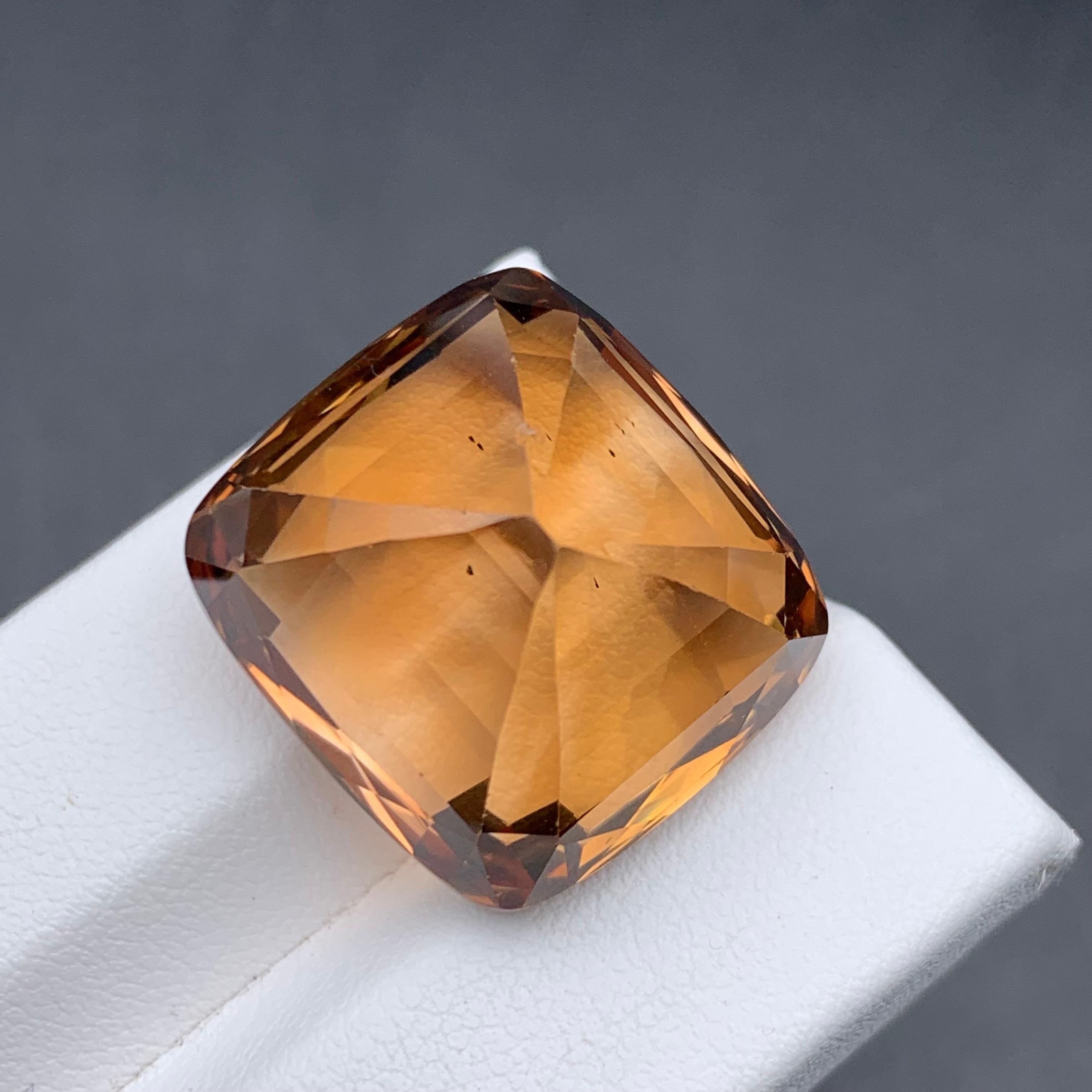 Colgante Topacio Natural Dorado Miel Gema Suelta 56.75 Ct Corte Cojín Antiguo en Nuevo Estado en Peshawar, PK