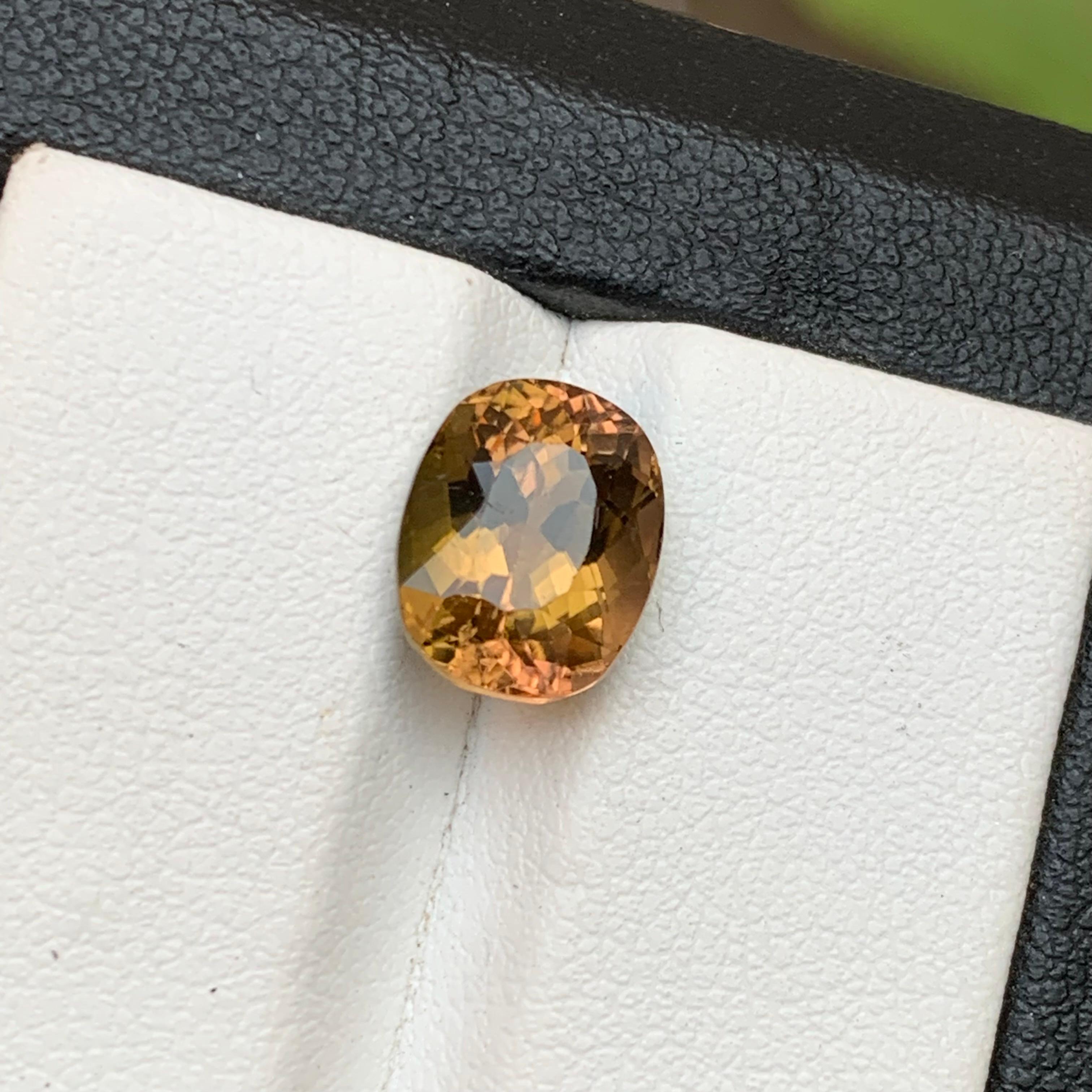 Honey Golden with Green & Greene Greene Natural Tourmaline Loose Gemstone 3.50 Carat en vente 6