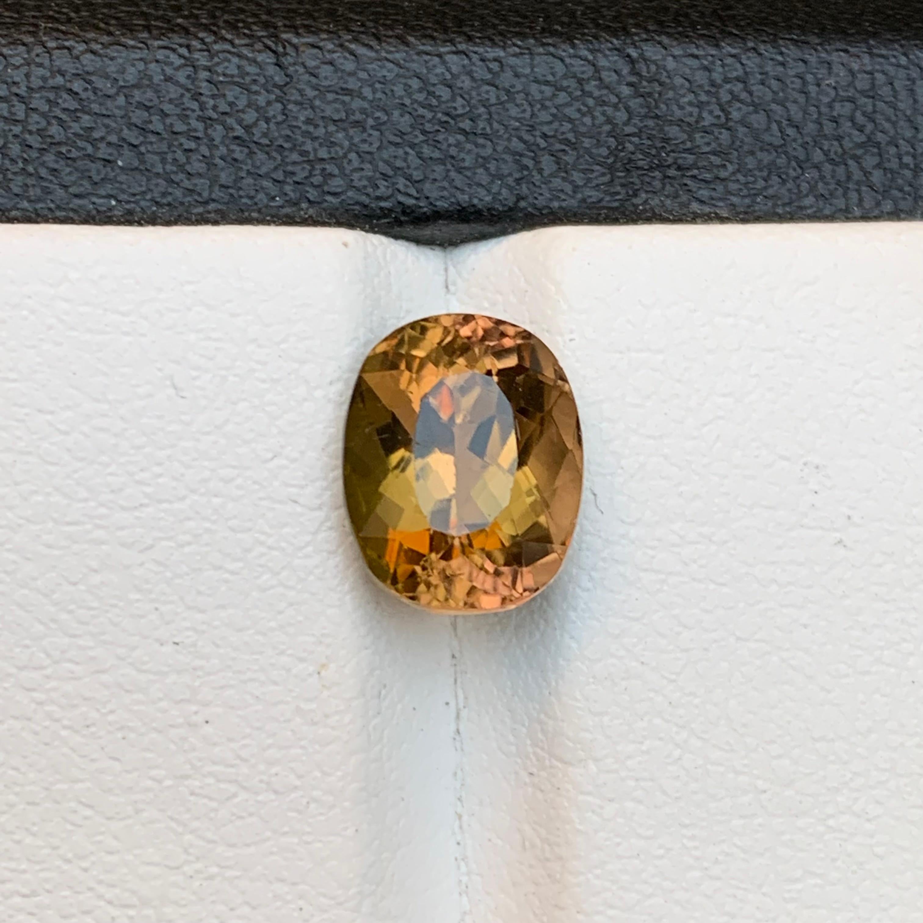 Honey Golden with Green & Greene Greene Natural Tourmaline Loose Gemstone 3.50 Carat en vente 7