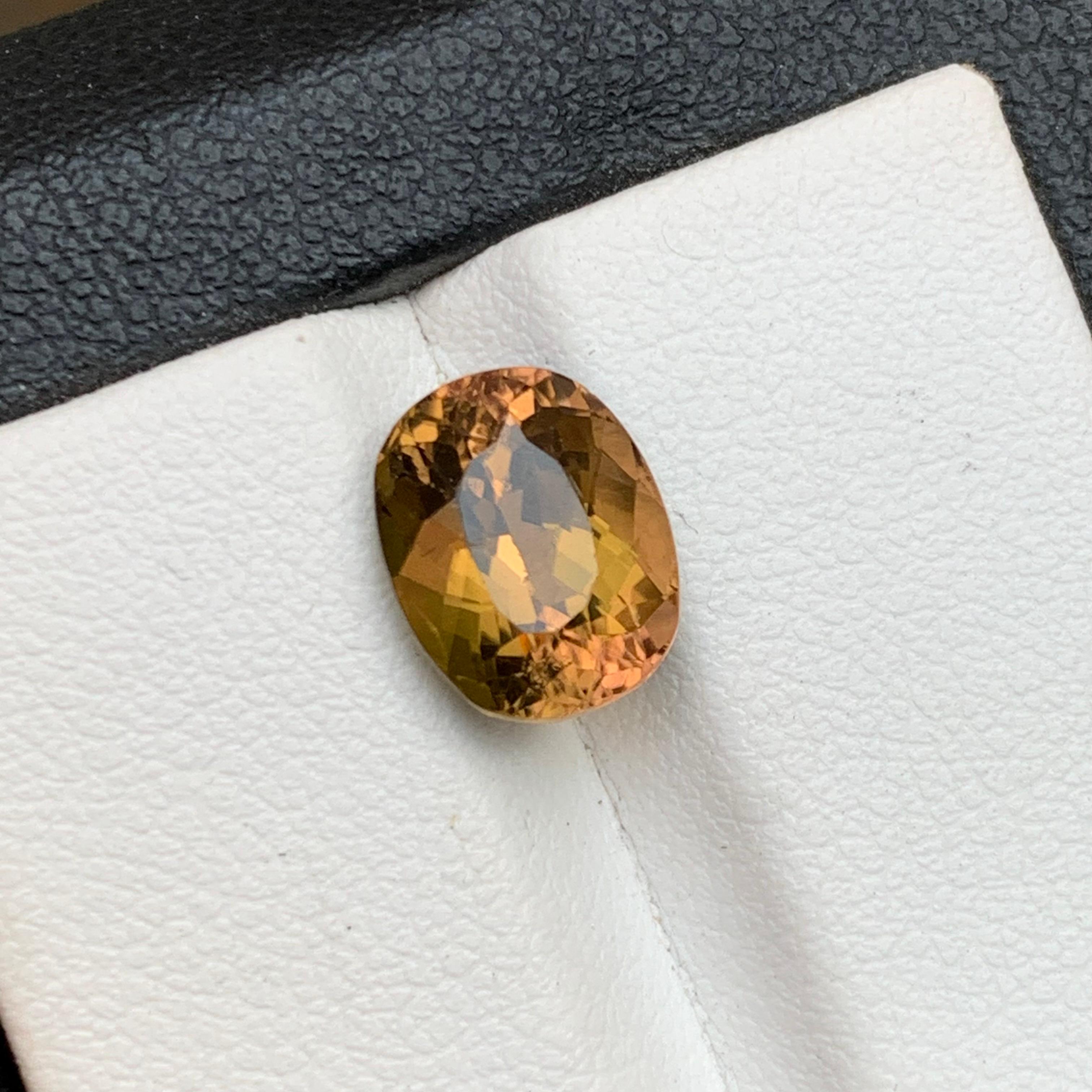 Contemporain Honey Golden with Green & Greene Greene Natural Tourmaline Loose Gemstone 3.50 Carat en vente