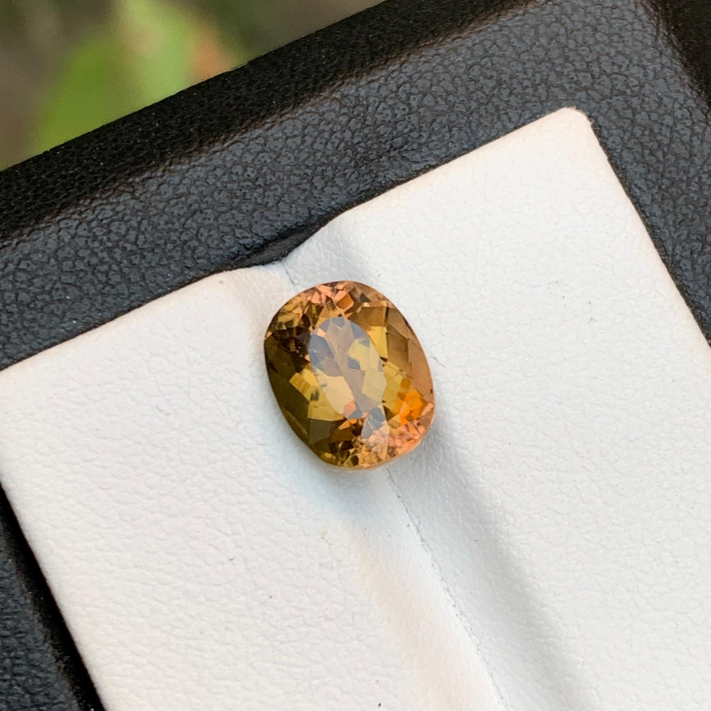 Honey Golden with Green & Greene Greene Natural Tourmaline Loose Gemstone 3.50 Carat en vente 1