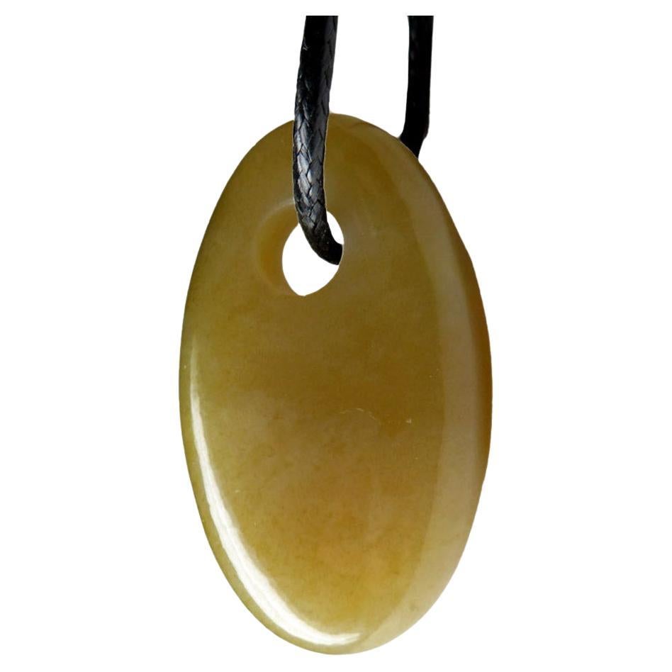 Pendentif en Jade Honey sur Corde Jaune Ovale Cadeau Vintage talisman mascotte sculpté à la main