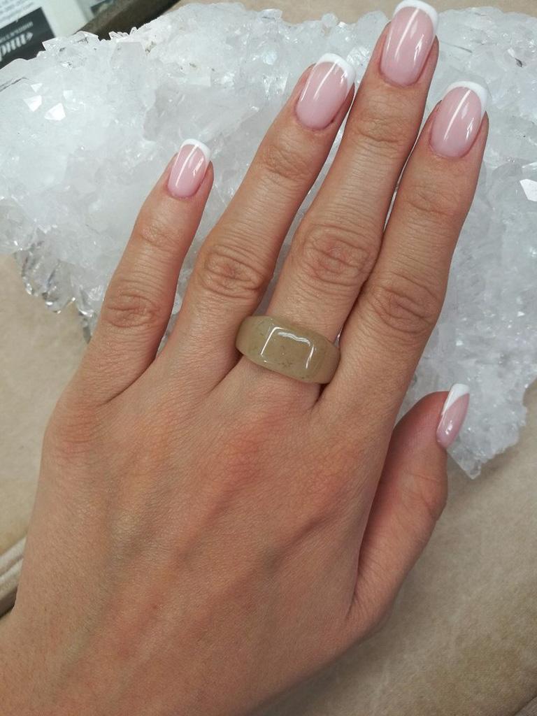 Honey Jade Solid Ring Rare Unusual Honey Yellow Natural Edelstein Geschenk (Künstler*in) im Angebot