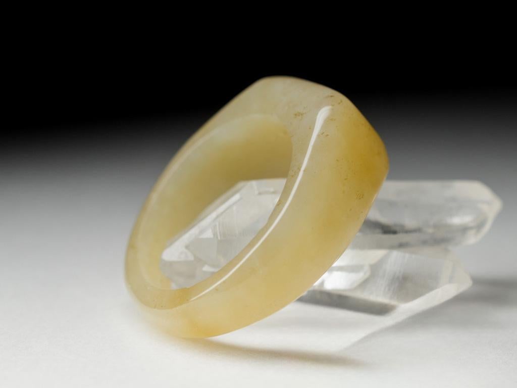 Honey Jade Solid Ring Rare Unusual Honey Yellow Natural Edelstein Geschenk (Gemischter Schliff) im Angebot