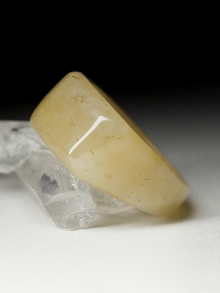 Honey Jade Solid Ring Rare Unusual Honey Yellow Natural Edelstein Geschenk für Damen oder Herren im Angebot