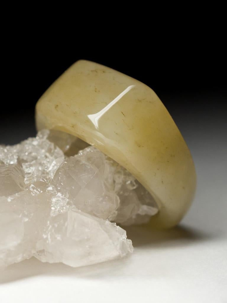 Honey Jade Solid Ring Rare Unusual Honey Yellow Natural Edelstein Geschenk im Angebot 2