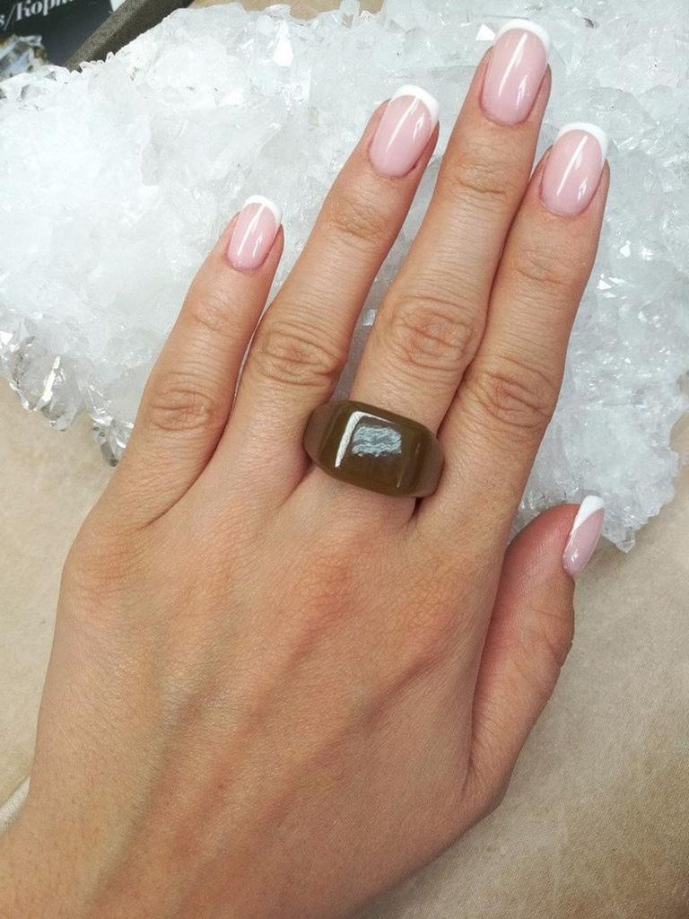Honey Jade Massiv Ring Seltene Ungewöhnliche Tawny Brown Natürlicher Edelstein (Künstler*in) im Angebot