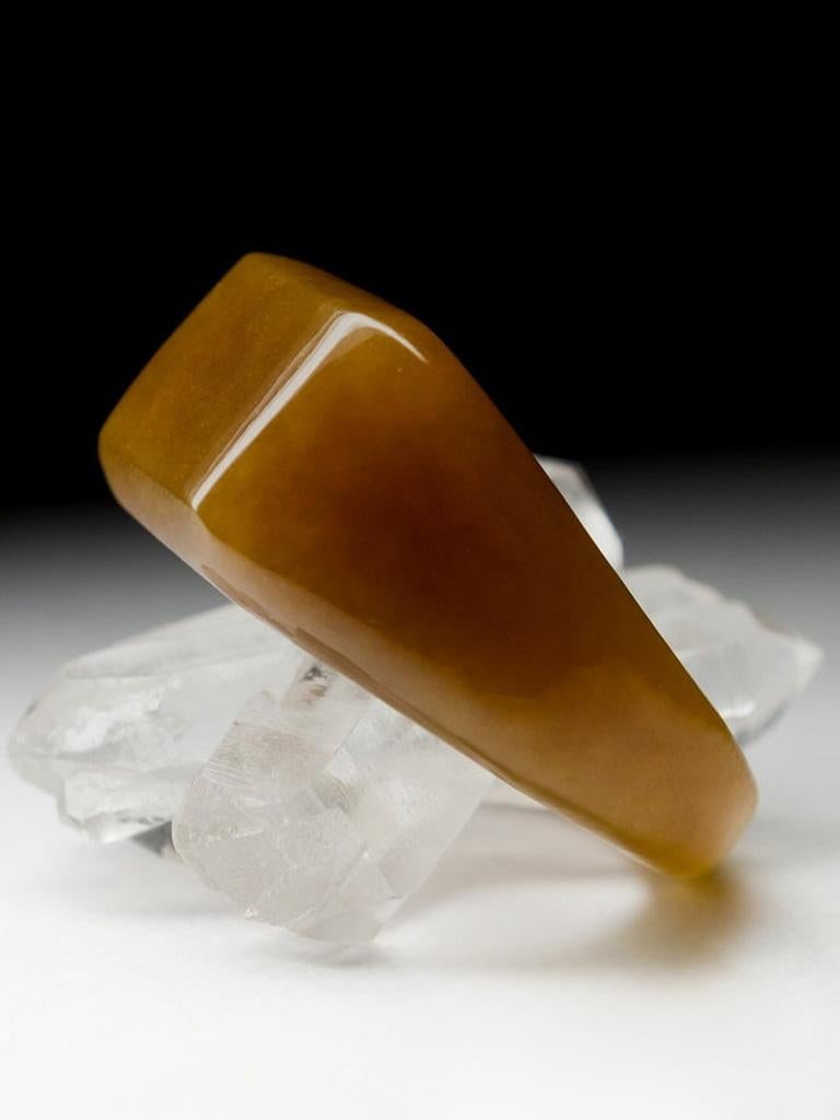 Honey Jade Massiv Ring Seltene Ungewöhnliche Tawny Brown Natürlicher Edelstein (Gemischter Schliff) im Angebot