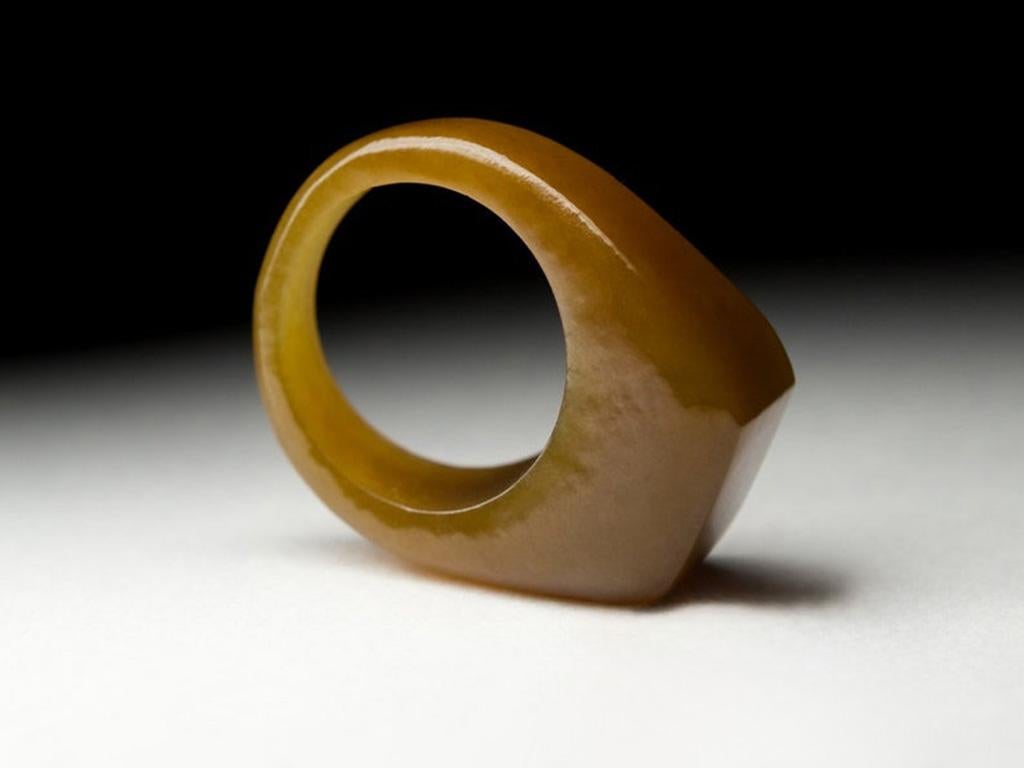 Honey Jade Massiv Ring Seltene Ungewöhnliche Tawny Brown Natürlicher Edelstein im Zustand „Hervorragend“ im Angebot in Berlin, DE