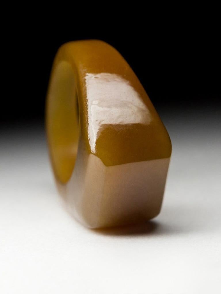 Honey Jade Massiv Ring Seltene Ungewöhnliche Tawny Brown Natürlicher Edelstein im Angebot 1