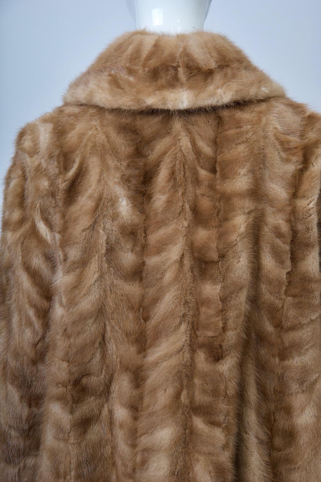 Manteau en vison miel, vers les années 1960 en vente 1