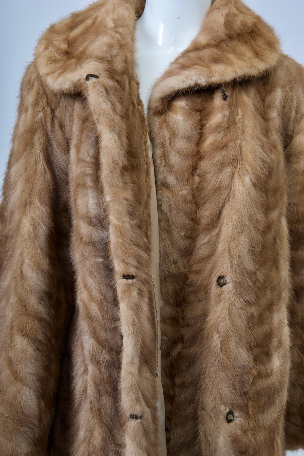 Manteau en vison miel, vers les années 1960 en vente 4