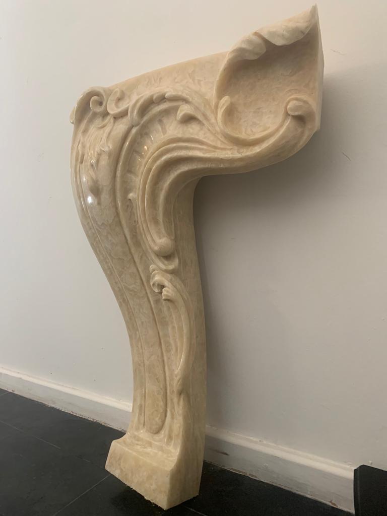 Honey Onyx Fireplace in Baroque Style, 1940s For Sale 4