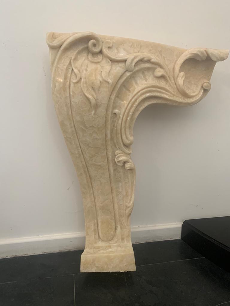 Honey Onyx Fireplace in Baroque Style, 1940s For Sale 1