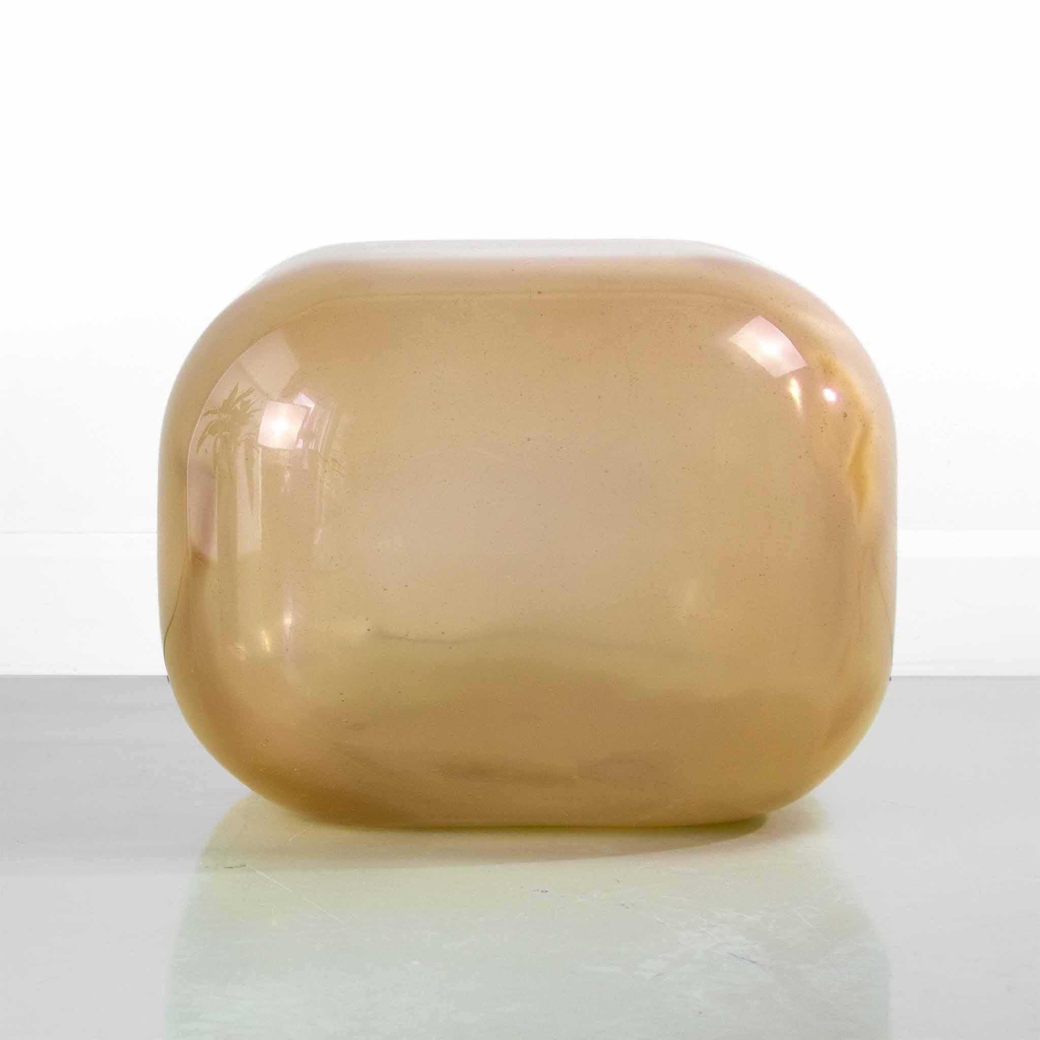 Honey Oort resin side table by Creators Of Objects
Materials: Resin, pigment
DImensions: W 51 x D 51 x H 40 cm
Also available: tourmaline, bordeaux, spice, ochre, forest, ocean, twilight, rock, lilac, cerise, coral spice, honey, moss, surf, eve,