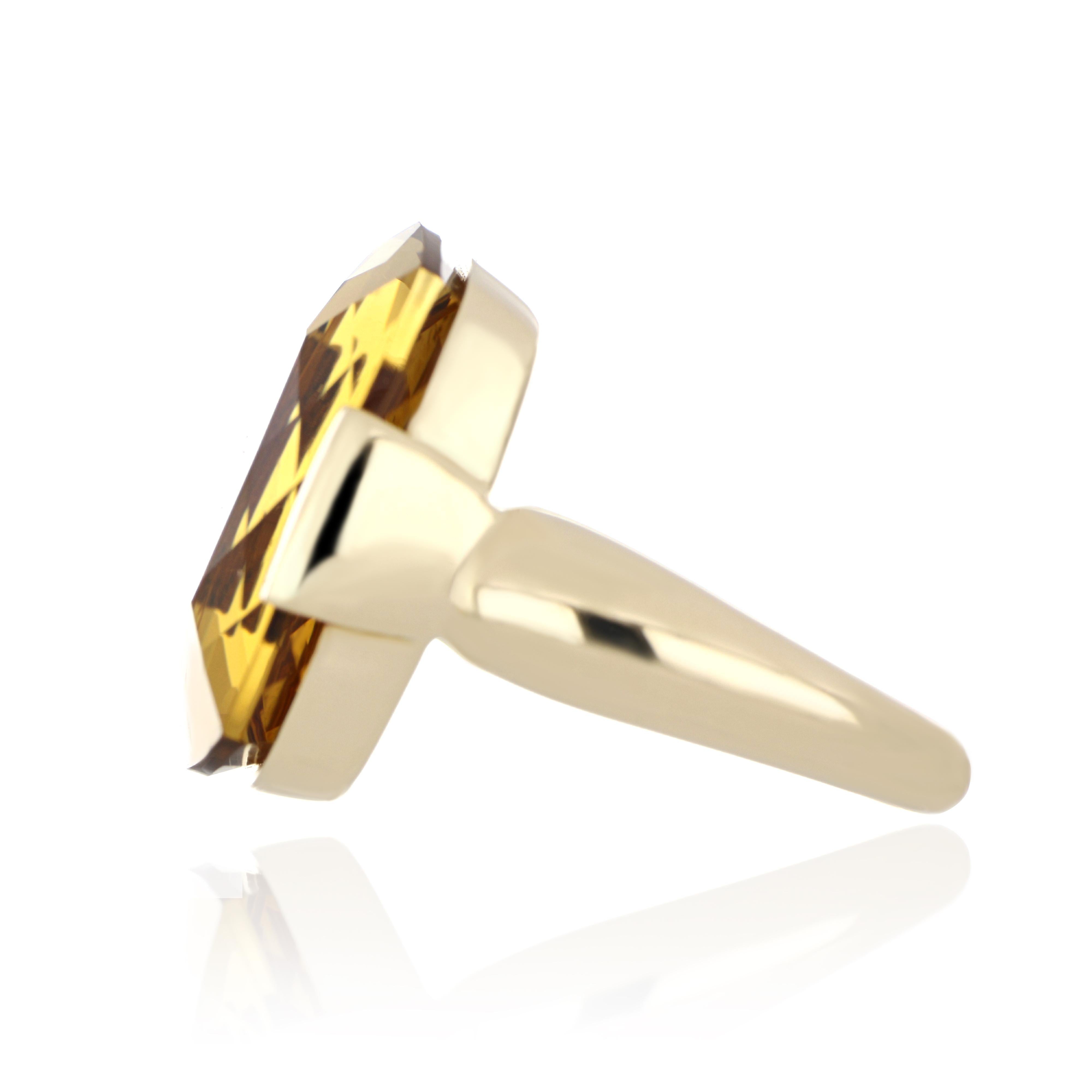 Contemporary Honey Quartz and Diamond Studded Ring in 14 Karat Yellow Gold For Sale