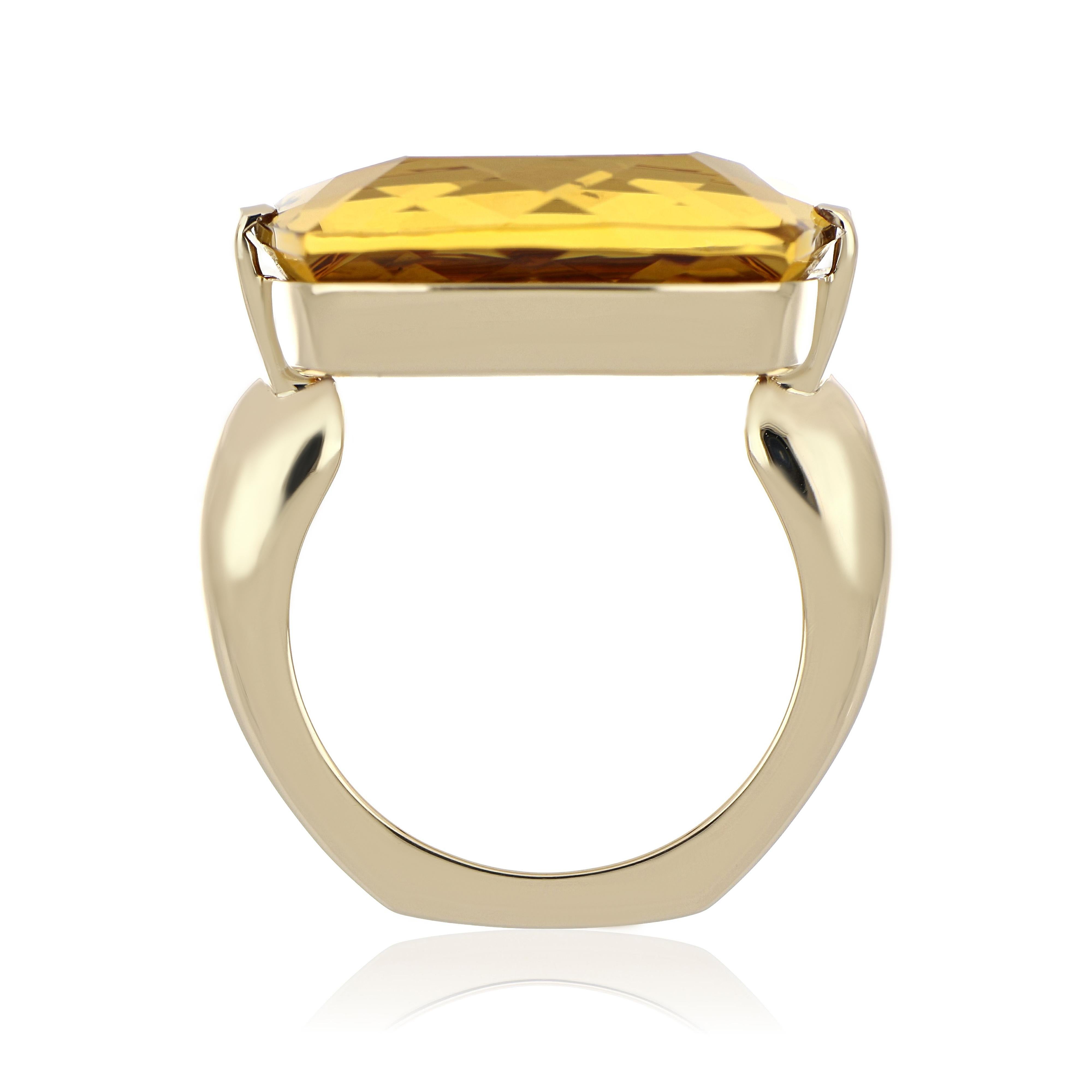 Honey Quartz and Diamond Studded Ring in 14 Karat Yellow Gold In New Condition For Sale In JAIPUR, IN