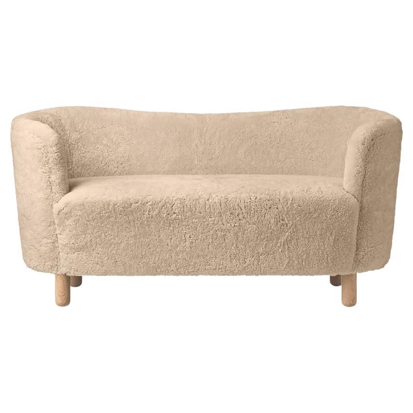 Mingle sofa aus honigfarbenem schafsleder und eiche natur by Lassen im Angebot