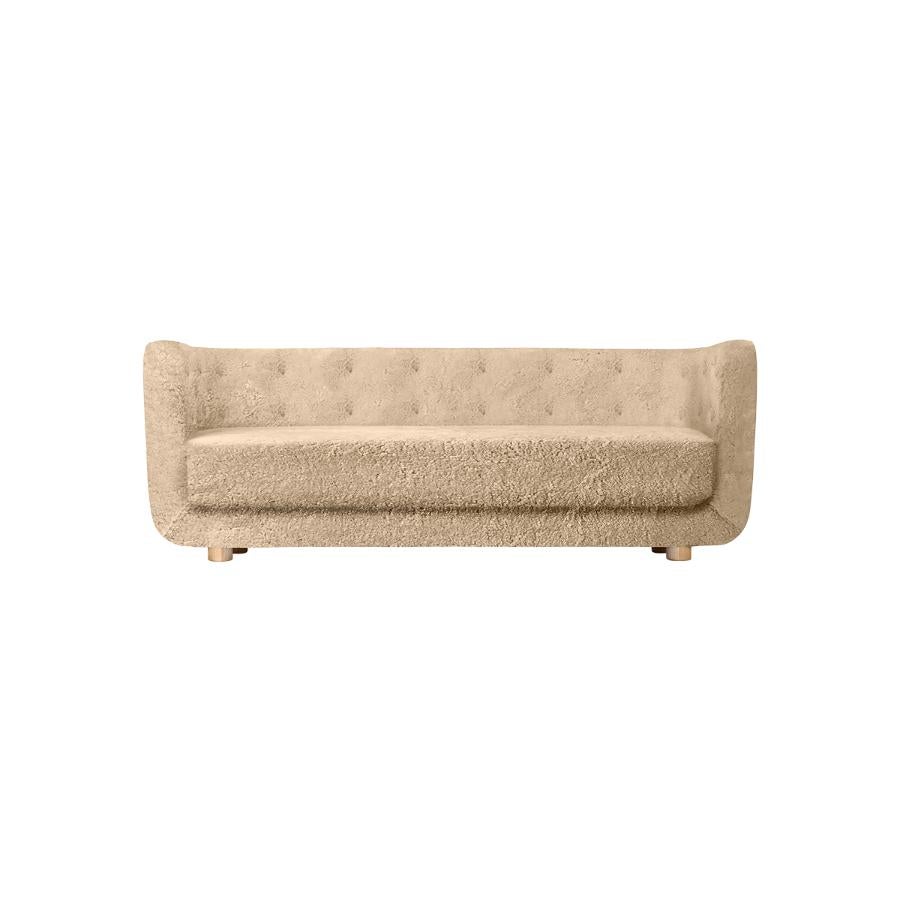 Honey sheepskin and natural oak Vilhelm sofa by Lassen
Dimensions: W 217 x D 88 x H 80 cm
Materials: sheepskin, oak.
Vilhelm is a beautiful padded three-seater sofa designed by Flemming Lassen in 1935. A sofa must be able to function in several