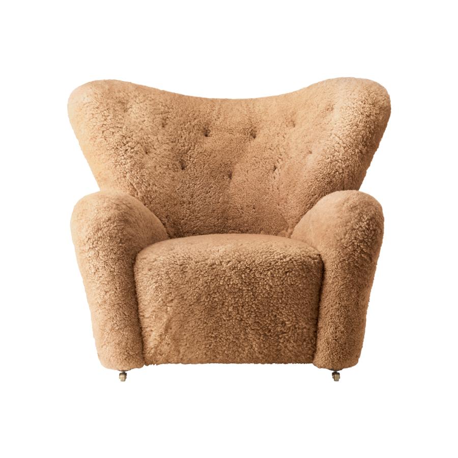 Honey sheepskin The Tired Man lounge chair by Lassen
Dimensions: W 102 x D 87 x H 88 cm 
Materials: sheepskin

Flemming Lassen designed the overstuffed easy chair, The Tired Man, for The Copenhagen Cabinetmakers’ Guild Competition in 1935. It is