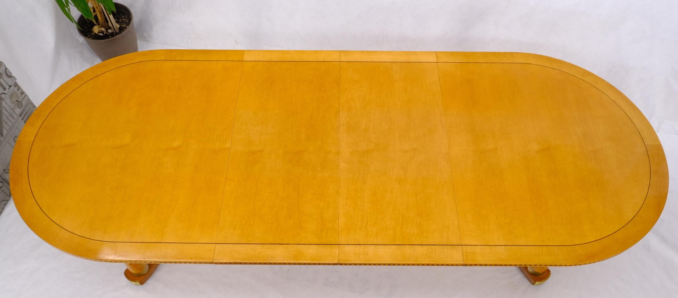 Honey Tone Oval Racetrack Henredon Dining Table w/ Two Extension Boards In Excellent Condition In Rockaway, NJ