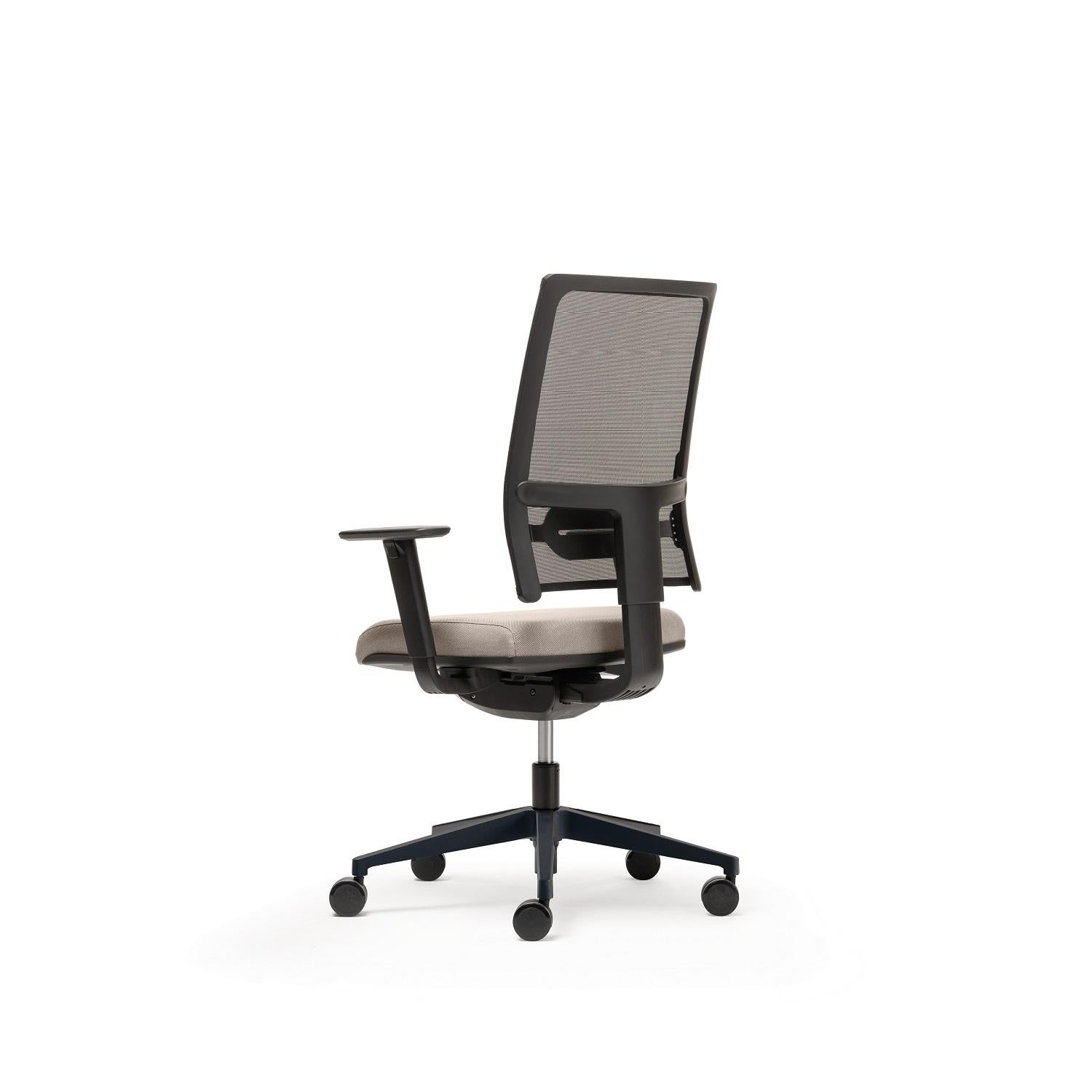 Contemporary Honey Up High Backrest Managerial Armchair with Armrests by Quinti Sedute For Sale