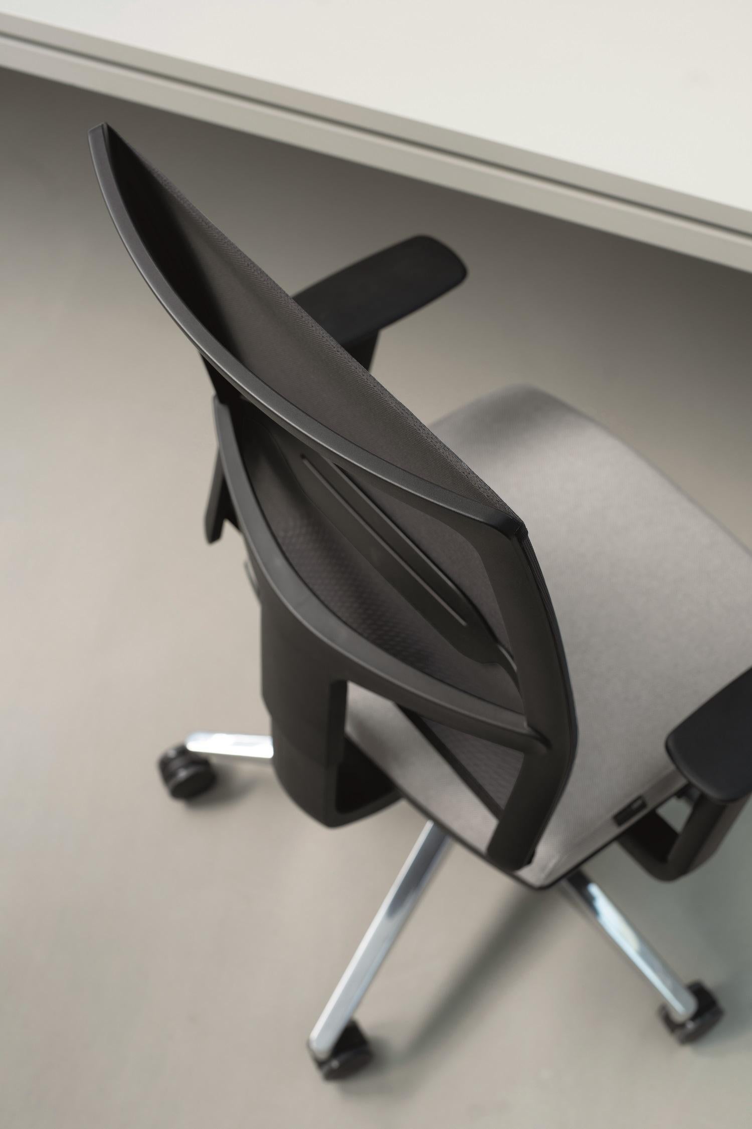 Post-Modern Honey Up High Backrest Managerial Armchair with Headrest by Quinti Sedute For Sale