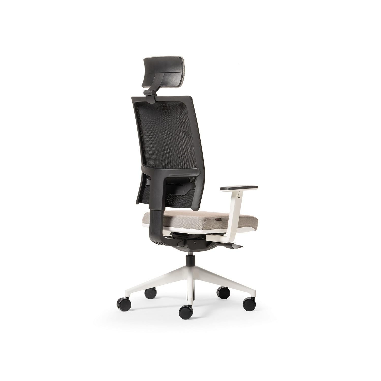 Contemporary Honey Up High Backrest Managerial Armchair with Headrest by Quinti Sedute For Sale