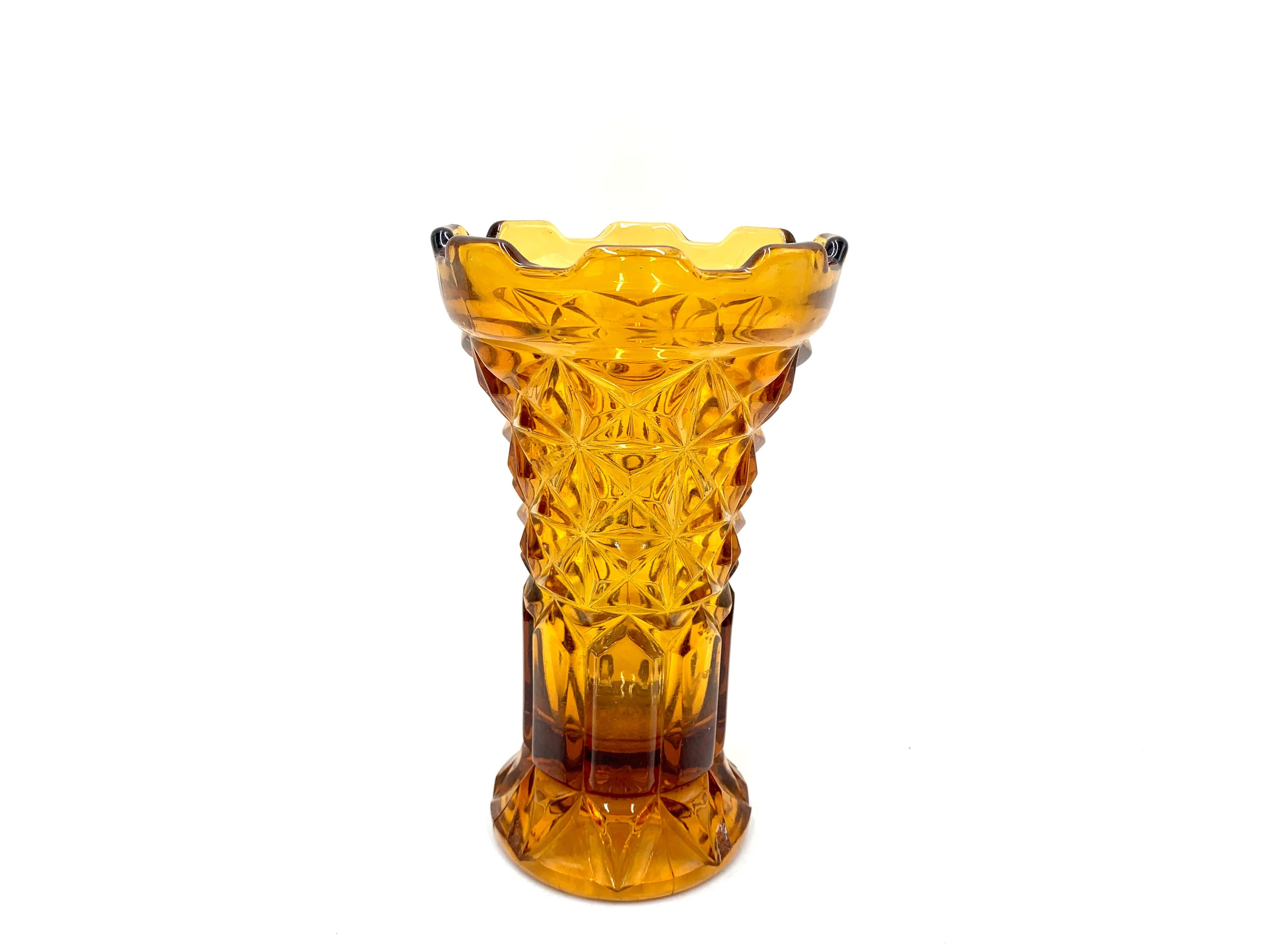 Honey vintage vase.

Produced in Poland in the 1960s / 1970s.

Very good condition.

Measures: height 21cm, diameter 13cm.